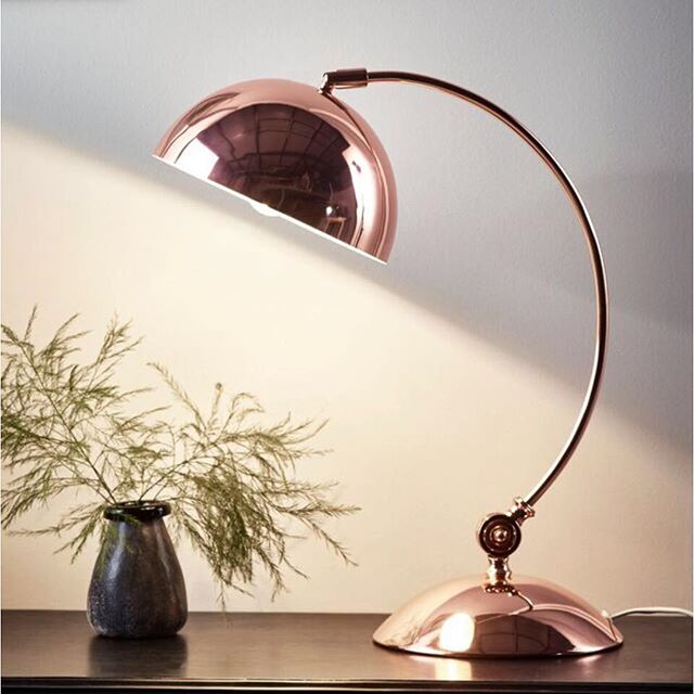 <img src="ana.jpg" alt="ana curved copper lamp"> 