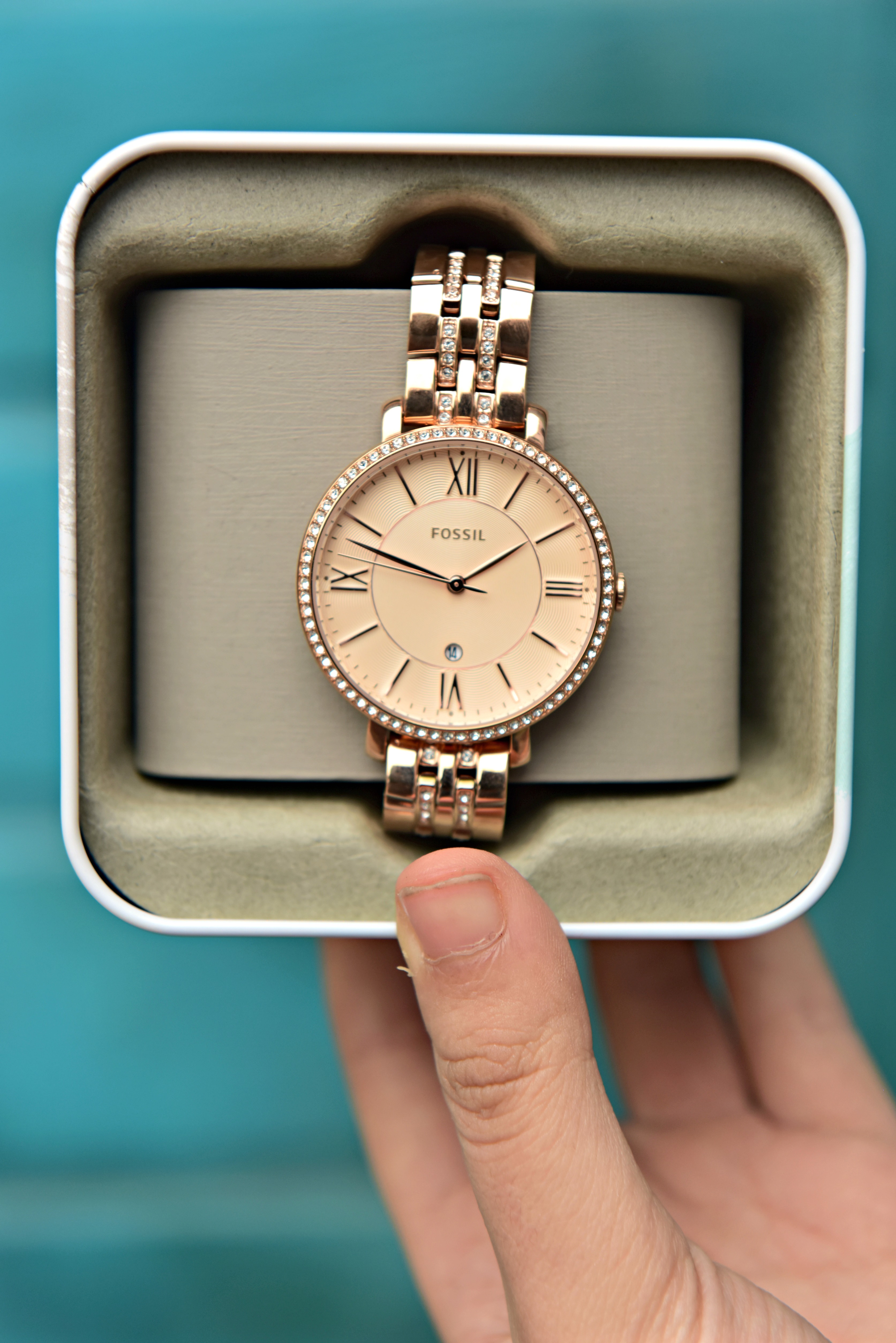 <img src="ana.jpg" alt="ana pink rose gold watch fossil"> 