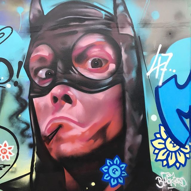 <img src="ana.jpg" alt="ana street art batman"> 