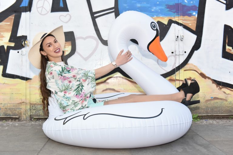 giant swan float 6 person