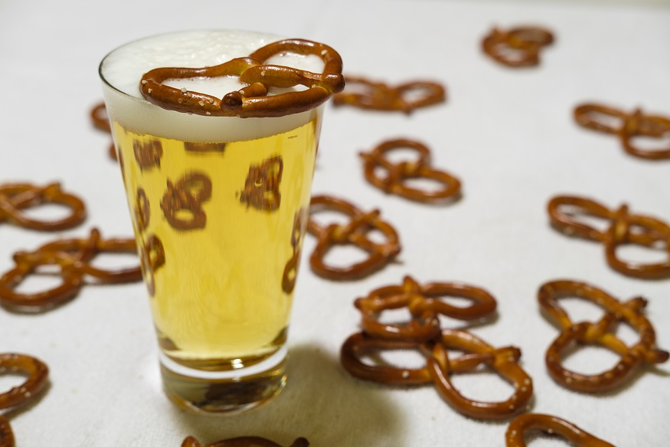 <img src="ana.jpg" alt="ana pretzels and beers"> 
