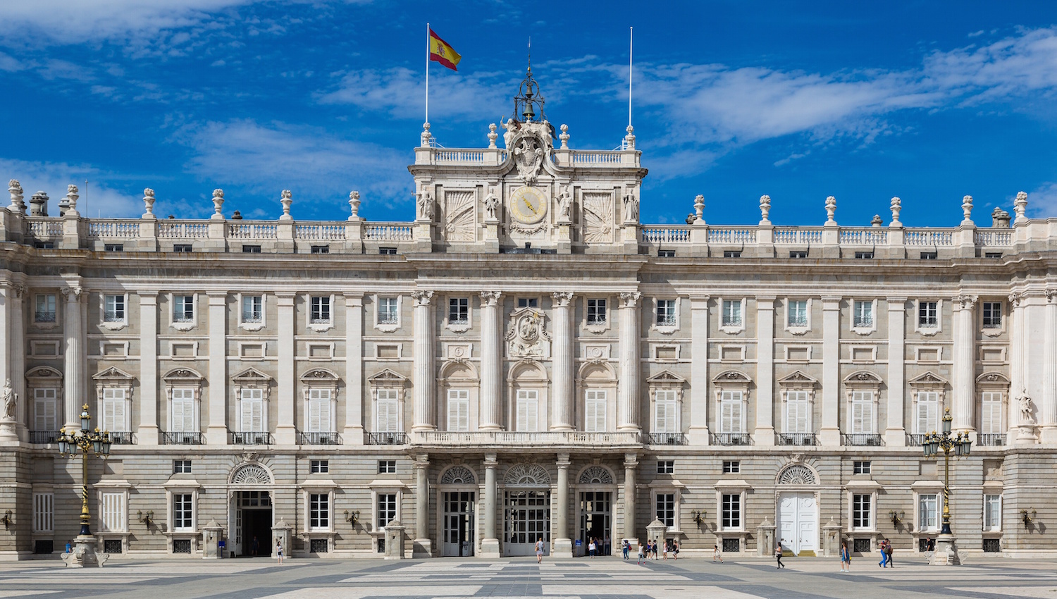 <img src="ana.jpg" alt="ana royal palace of madrid city breaks"> 