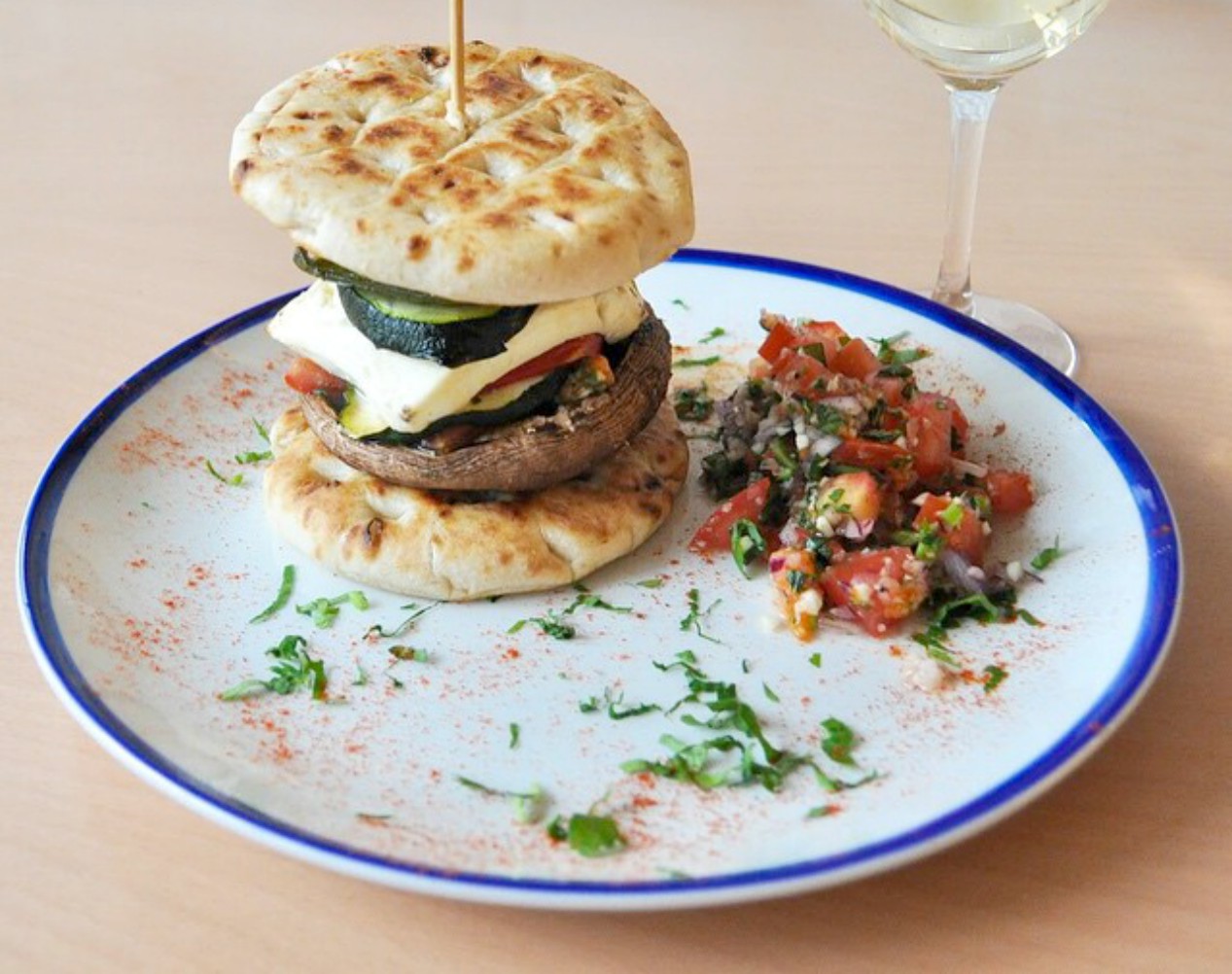 <img src="ana.jpg" alt="ana mushroom and halloumi burger authentic greek food"> 