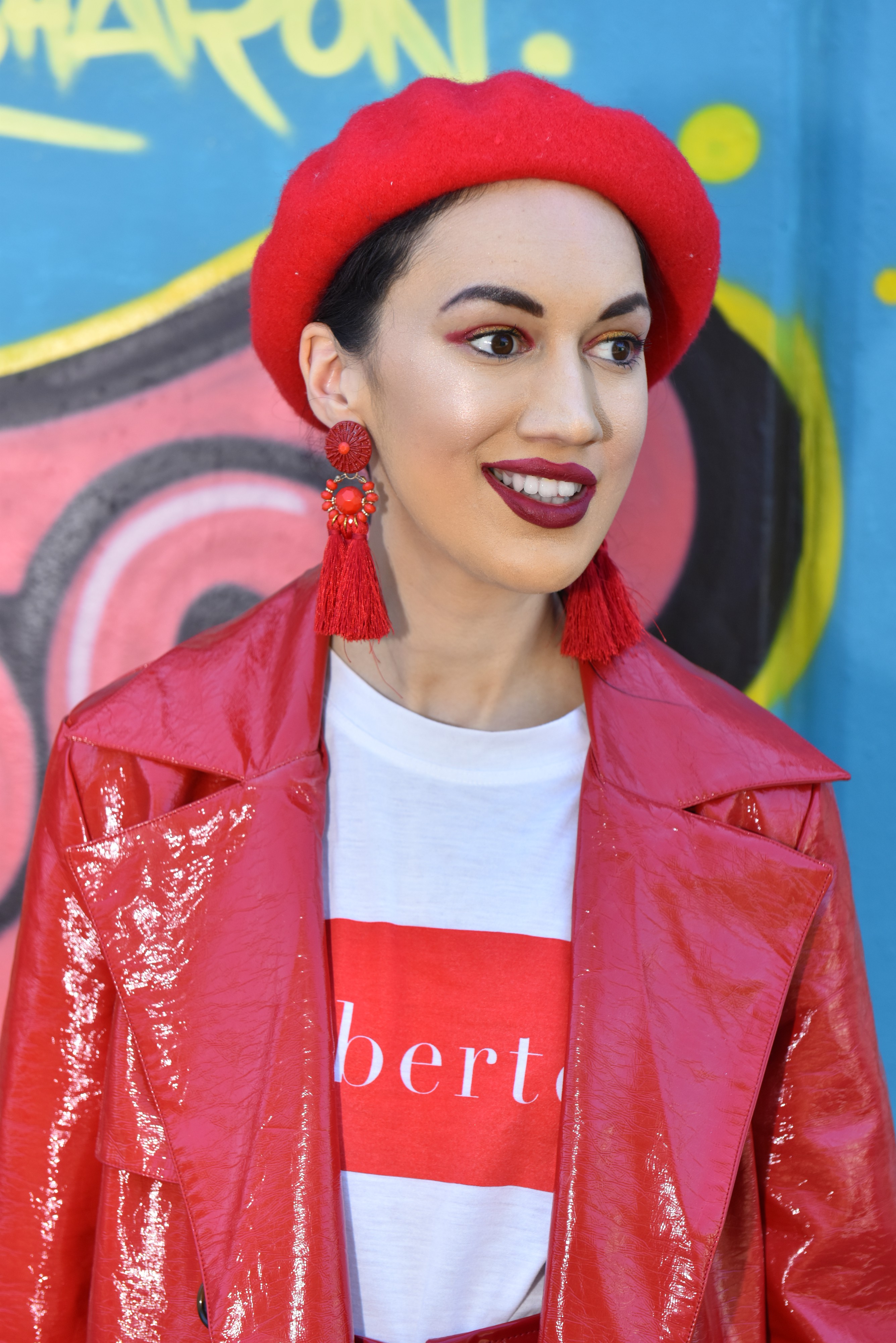 <img src="ana.jpg" alt="ana in red beret vintage fashion accessories"/> 