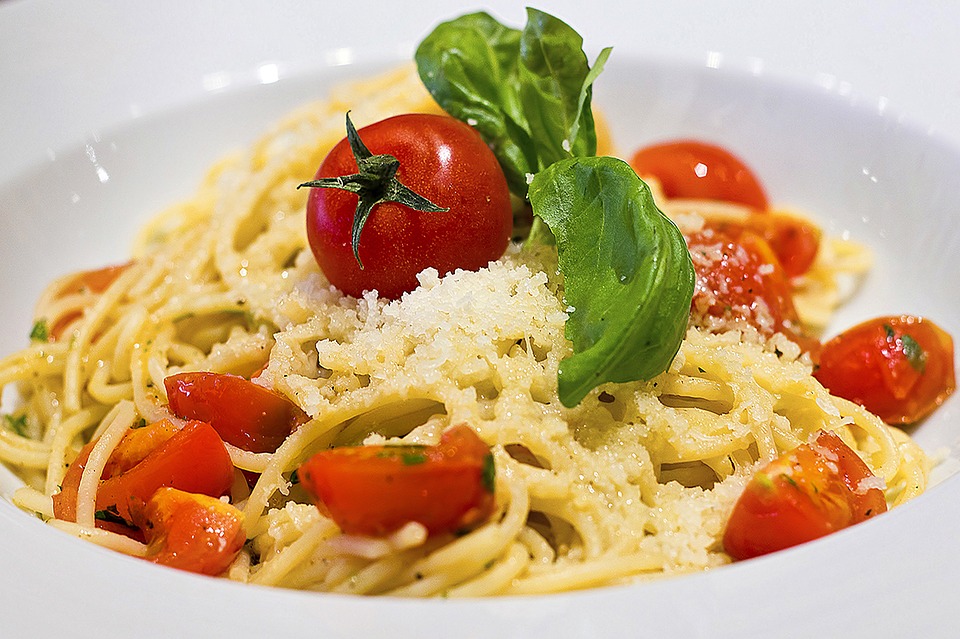 <img src="ana.jpg" alt="ana tomato spaghetti italian restaurants"/> 