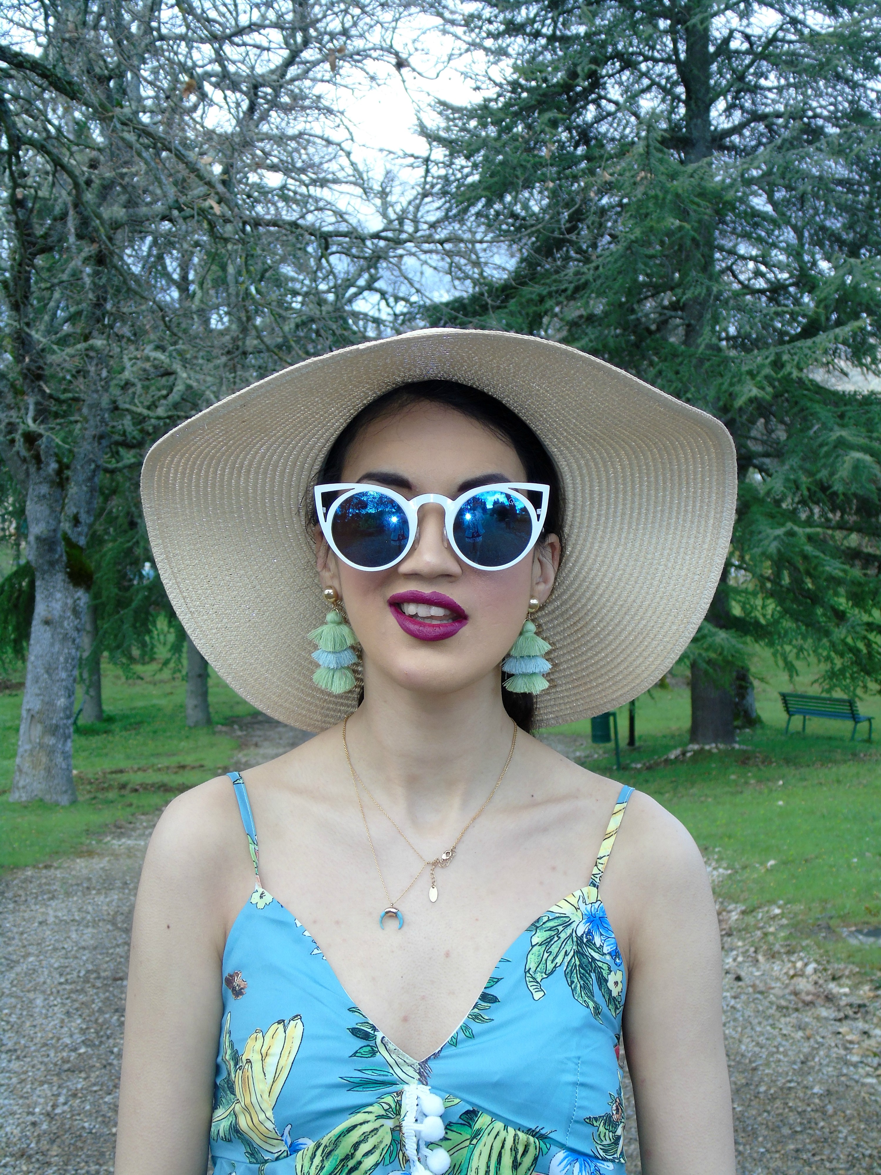 <img src="ana.jpg" alt="ana blue polarized sunglasses holiday in Tuscany"/>