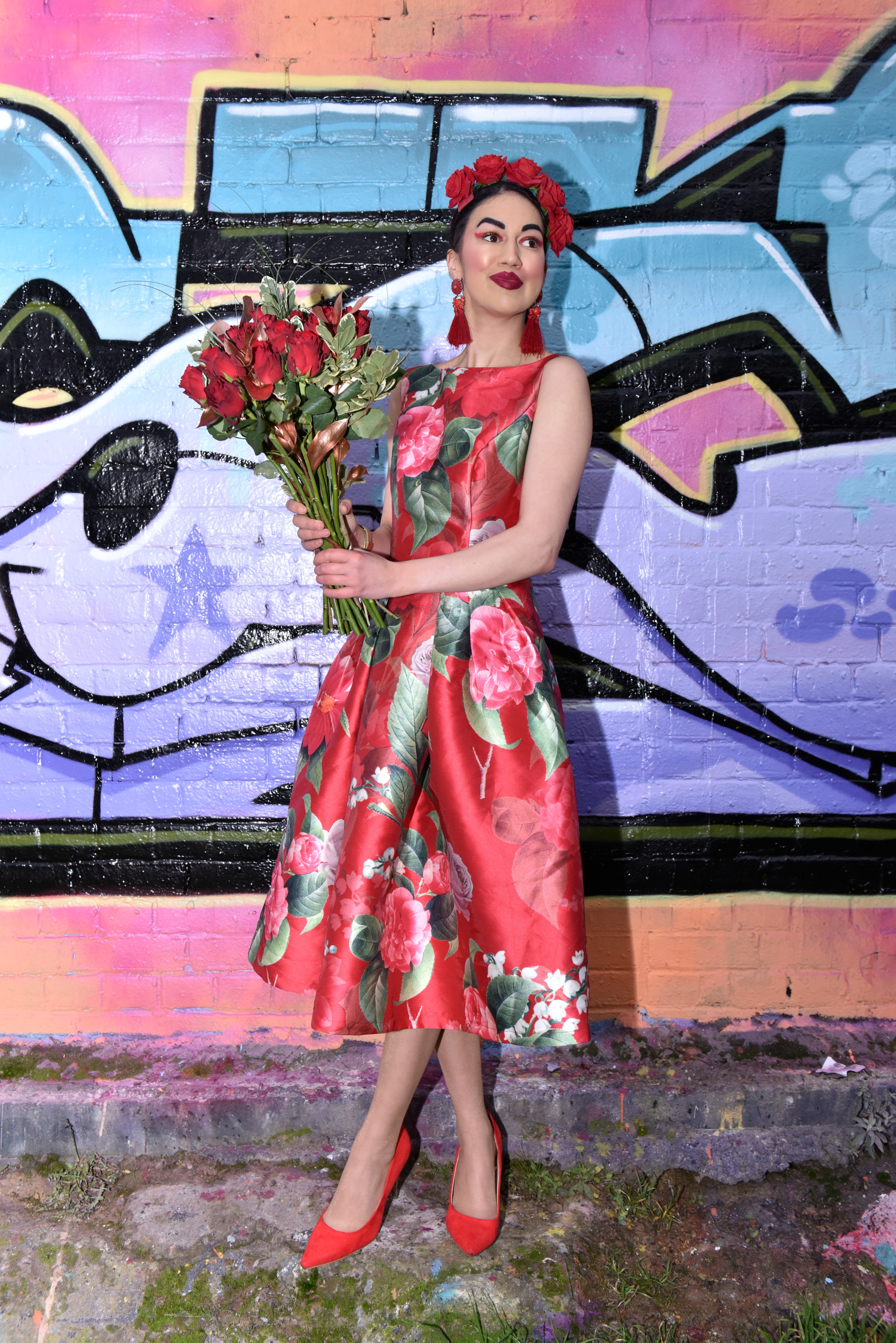 <img src="ana.jpg" alt="ana red floral and green dress dating dos and don'ts"/> 