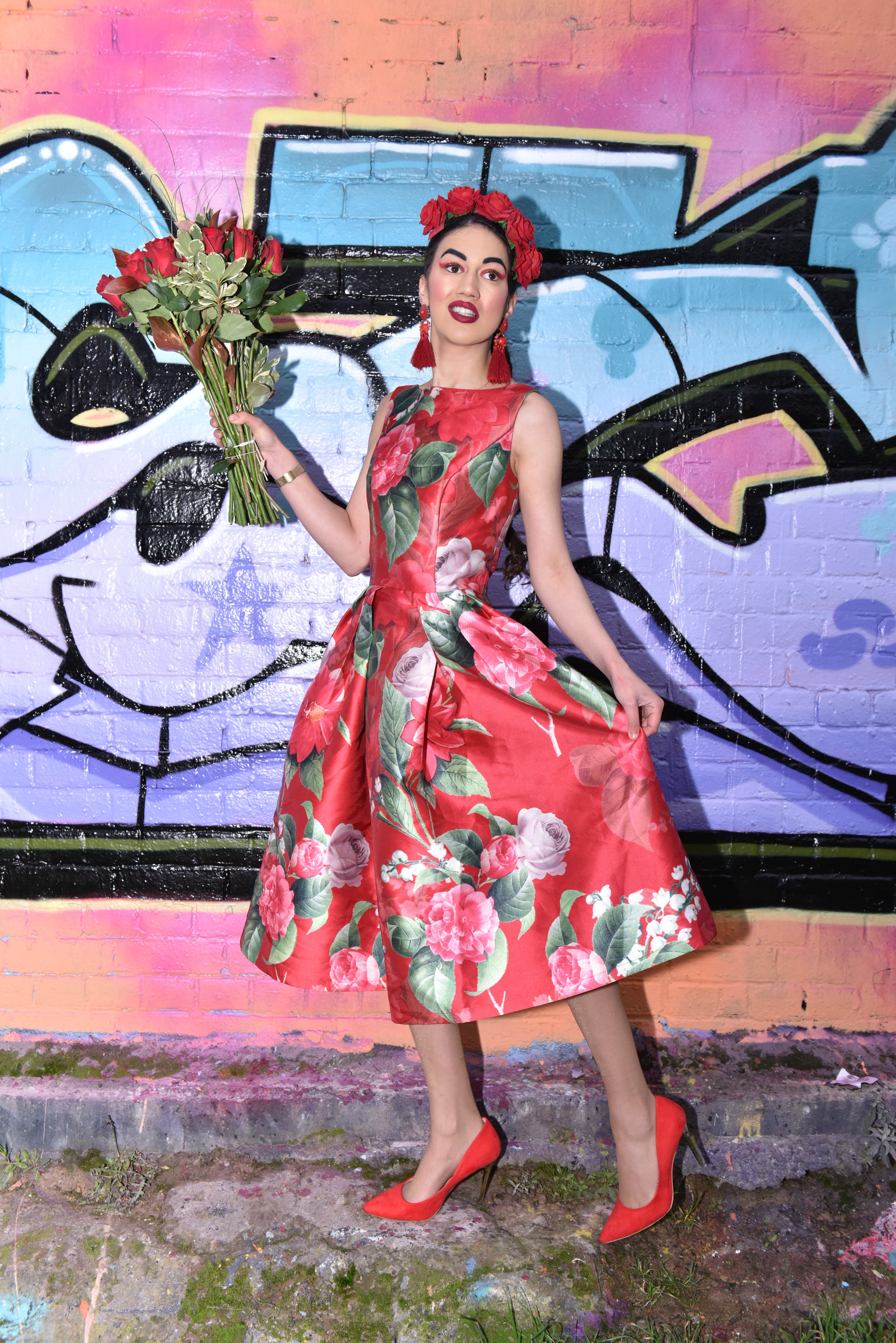 <img src="ana.jpg" alt="ana with rose bouquet midi dress dating dos and dont's"/> 