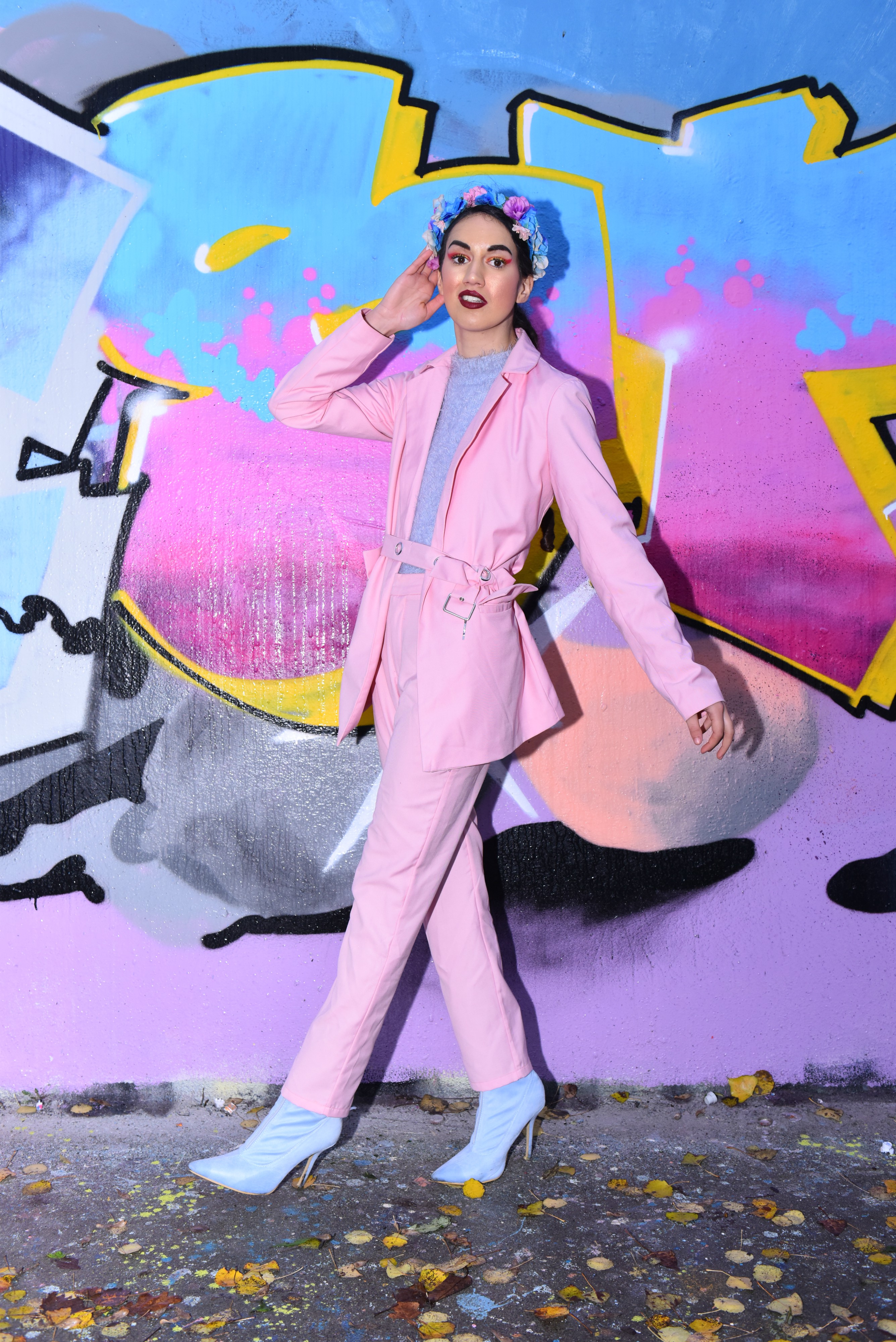 <img src="ana.jpg" alt="ana pink suit and blue boots first date ideas"/> 