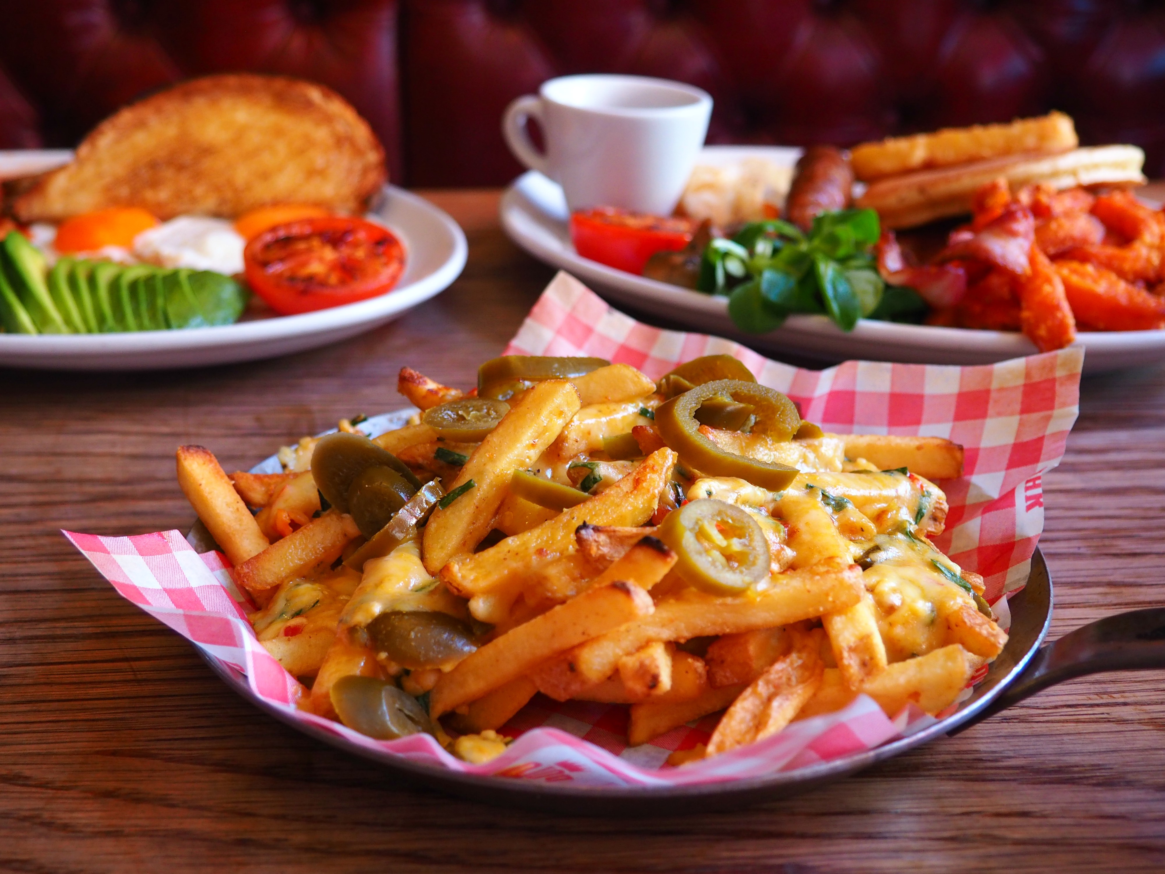  <img src="ana.jpg" alt="ana veggie friendly brunch with chili cheese fries "/> 
