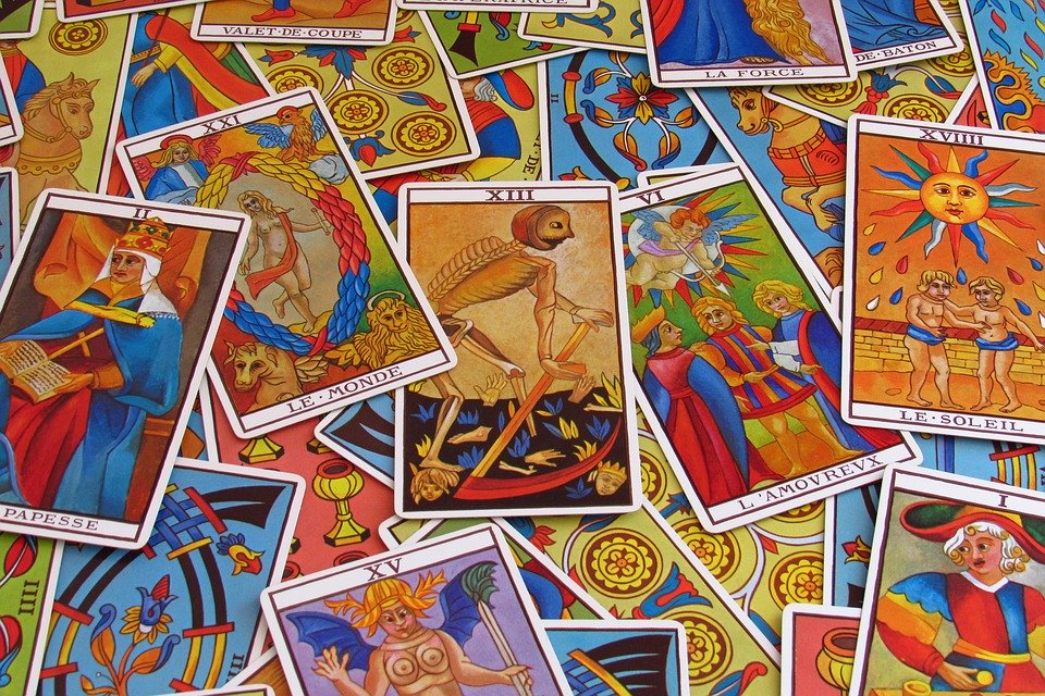 "ana.jpg" alt="ana fortune telling cards quirky date"/> 