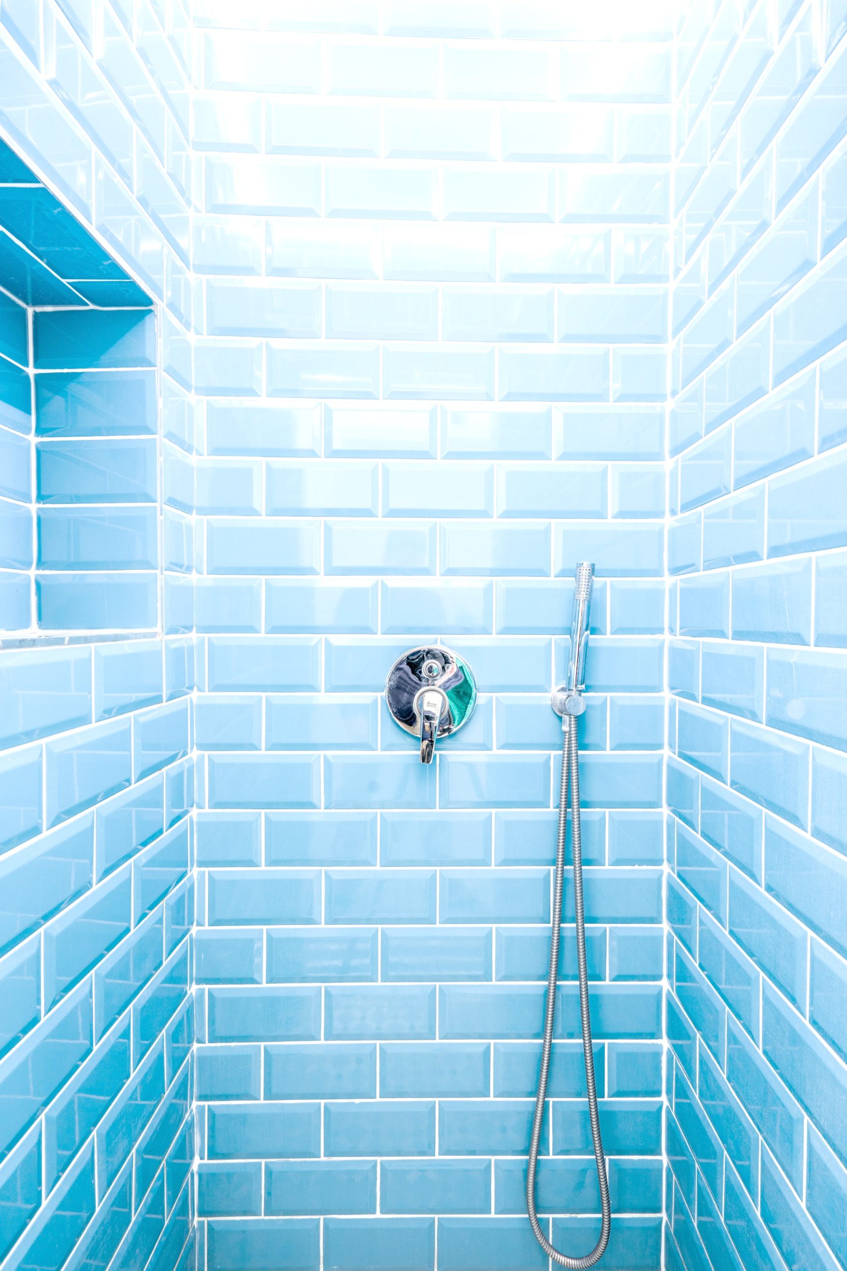 <img src="shower.jpg" alt="shower with blue tiles"/> 