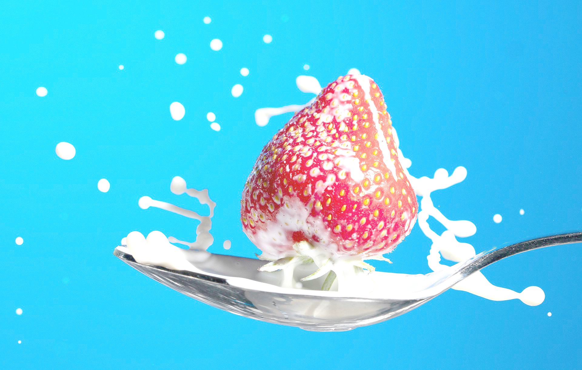 <img src="strawberry.jpg" alt="strawberry and cream on spoon"/> 