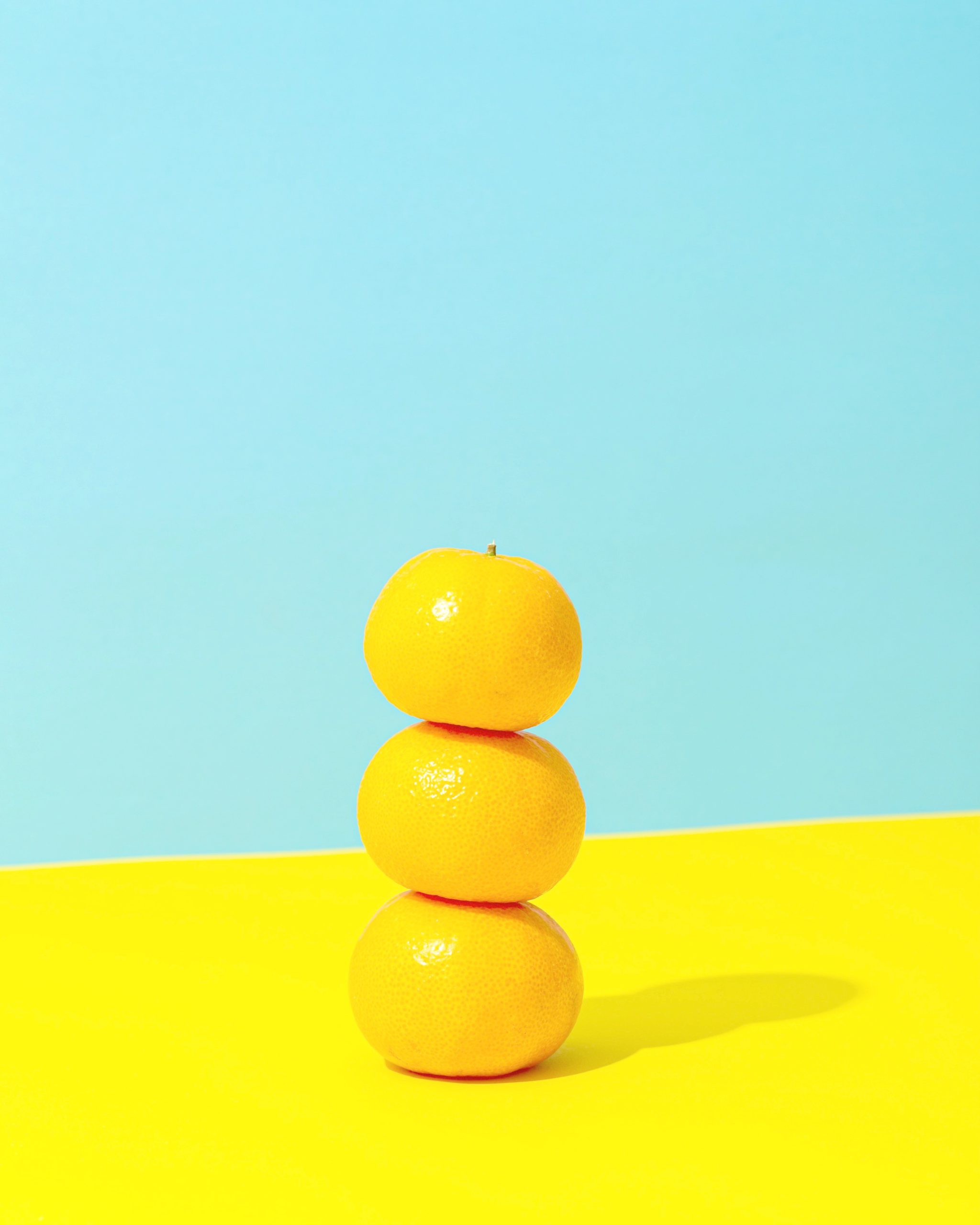 <img src="lemons.jpg" alt="three lemons stacked on top of each other"/> 