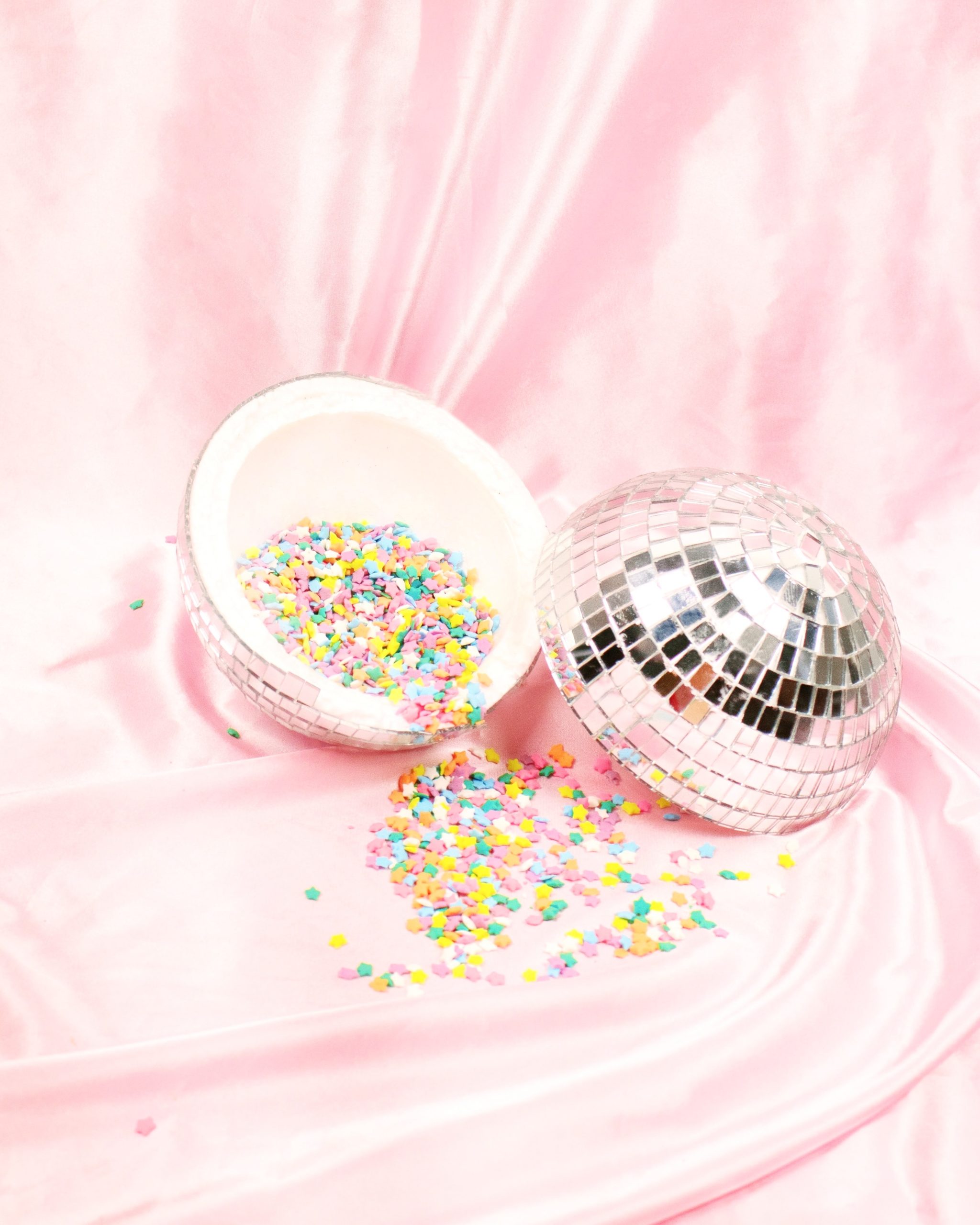 <img src="disco.jpg" alt="Disco ball with sprinkles"/> 