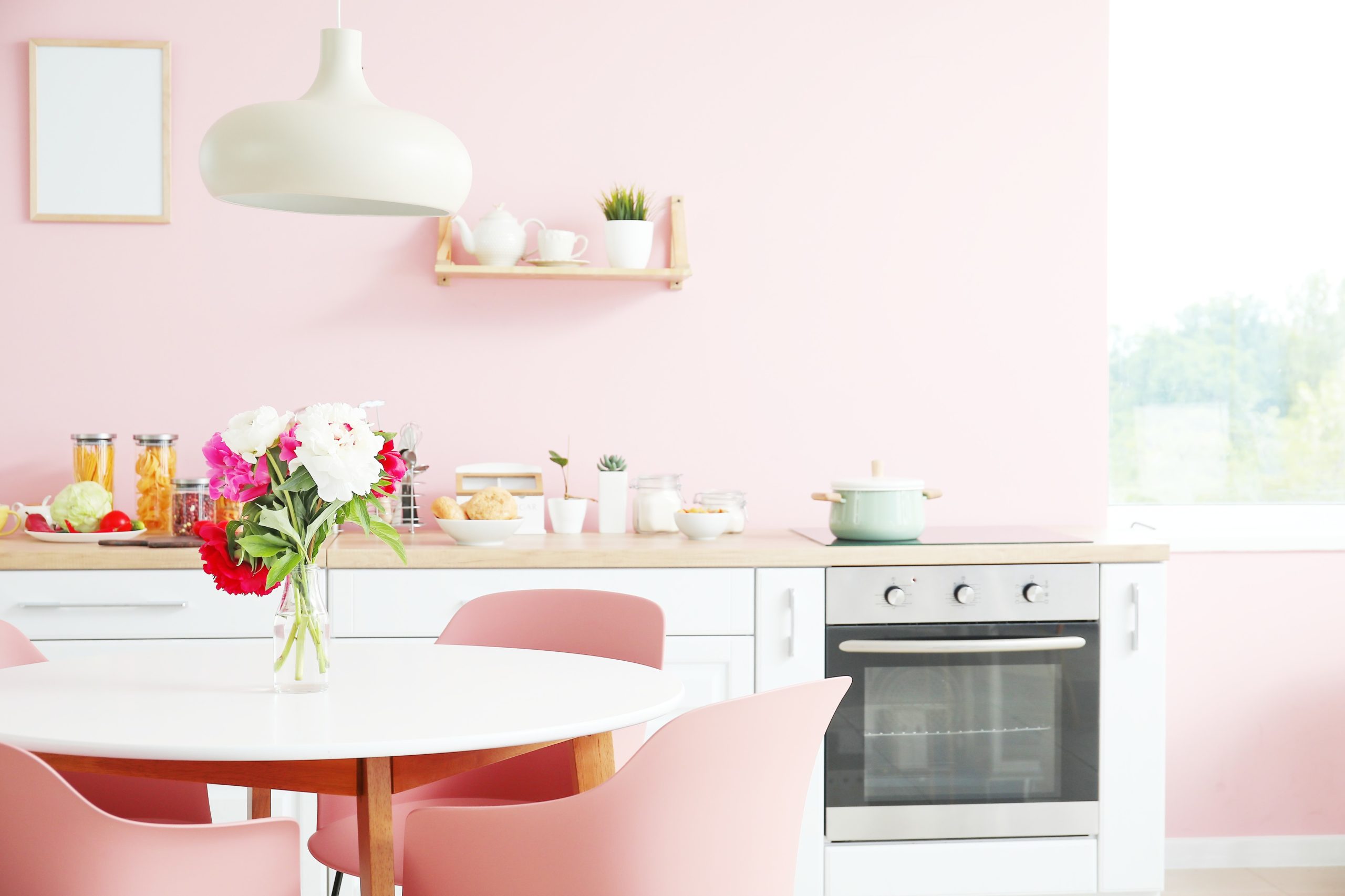 <img src="pink.jpg" alt="pink girly kitchen"/> 