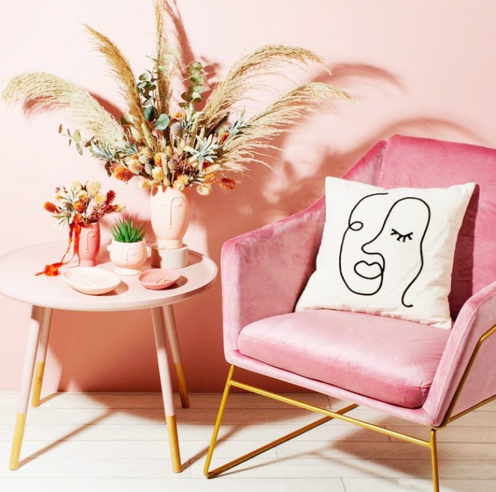 <img src="pink.jpg" alt="pink chair with cushion"/> 