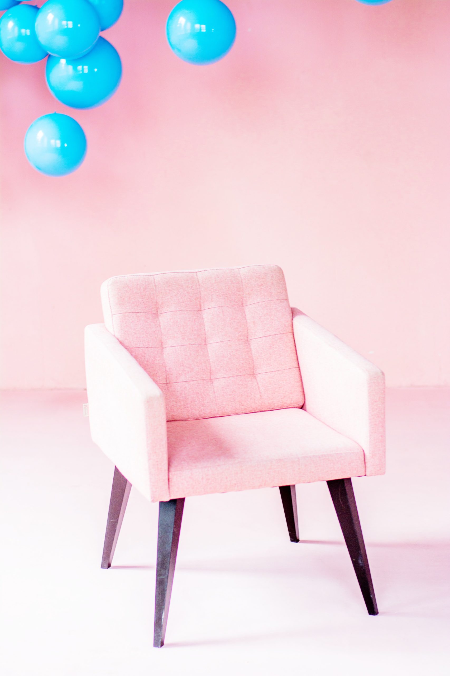 <img src="pink.jpg" alt="pink comfy desk chair"/> 
