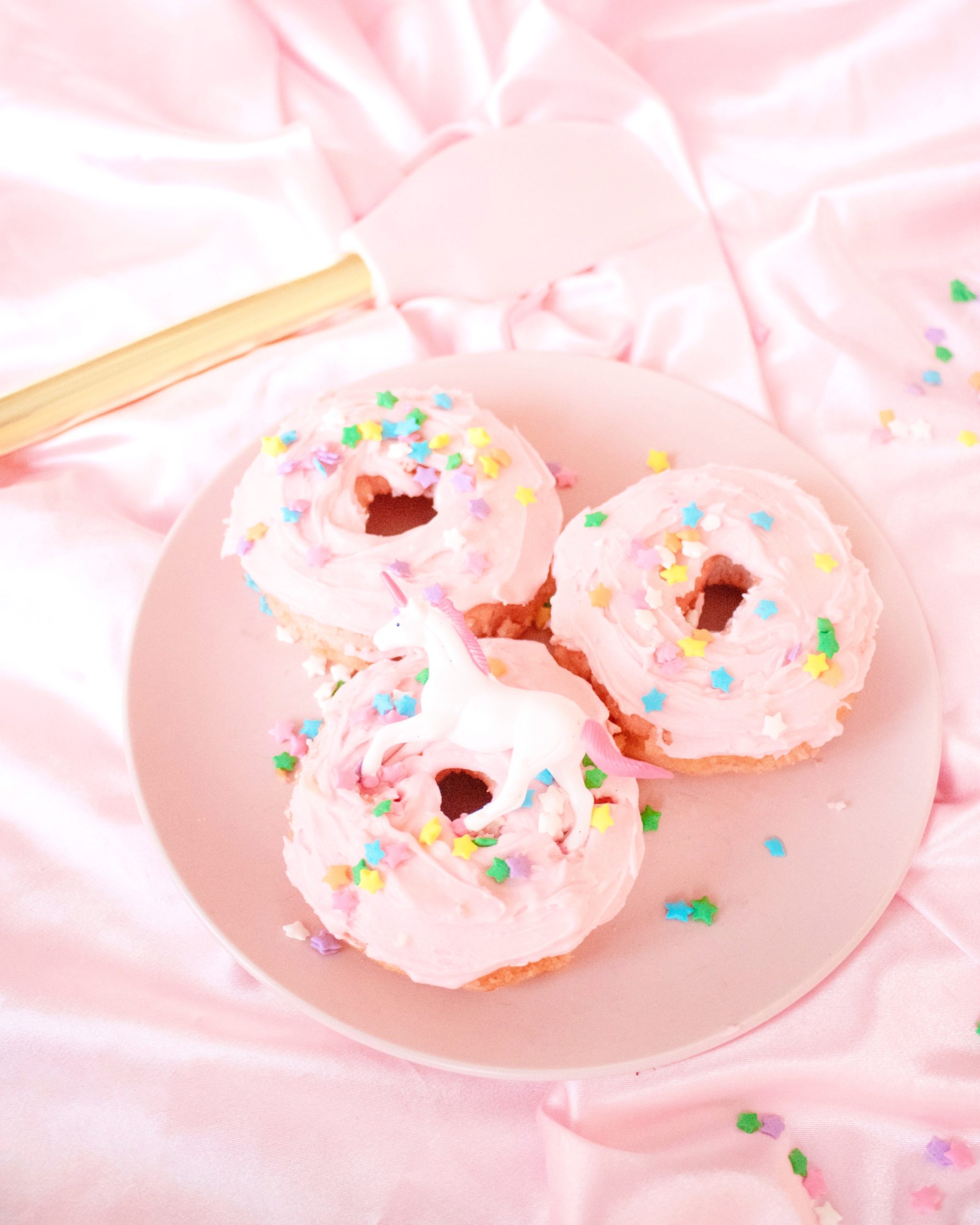 <img src="pink.jpg" alt="pink sprinkle doughnuts"/> 