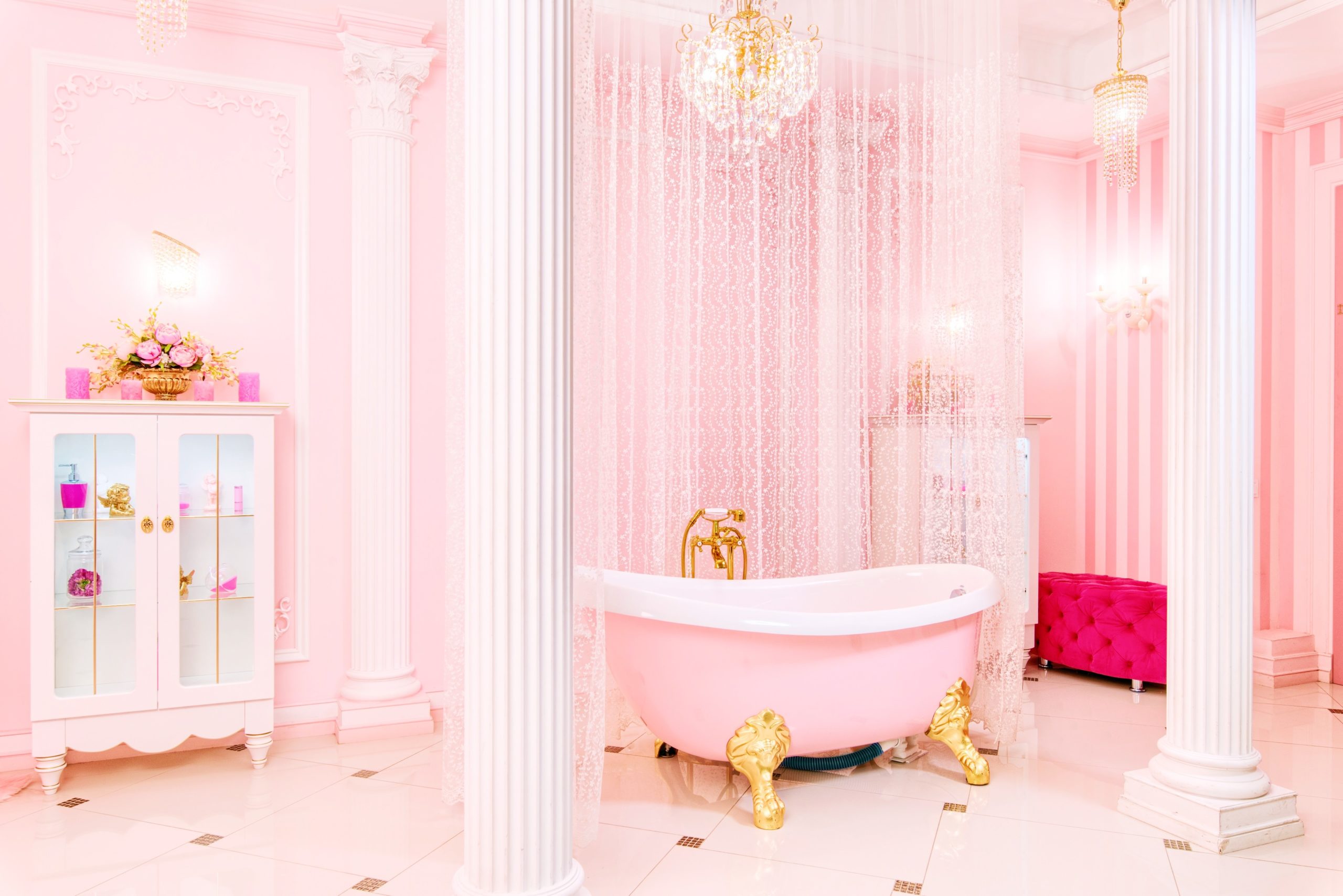 <img src="pink.jpg" alt="pink luxury bath in royal bathroom"/> 