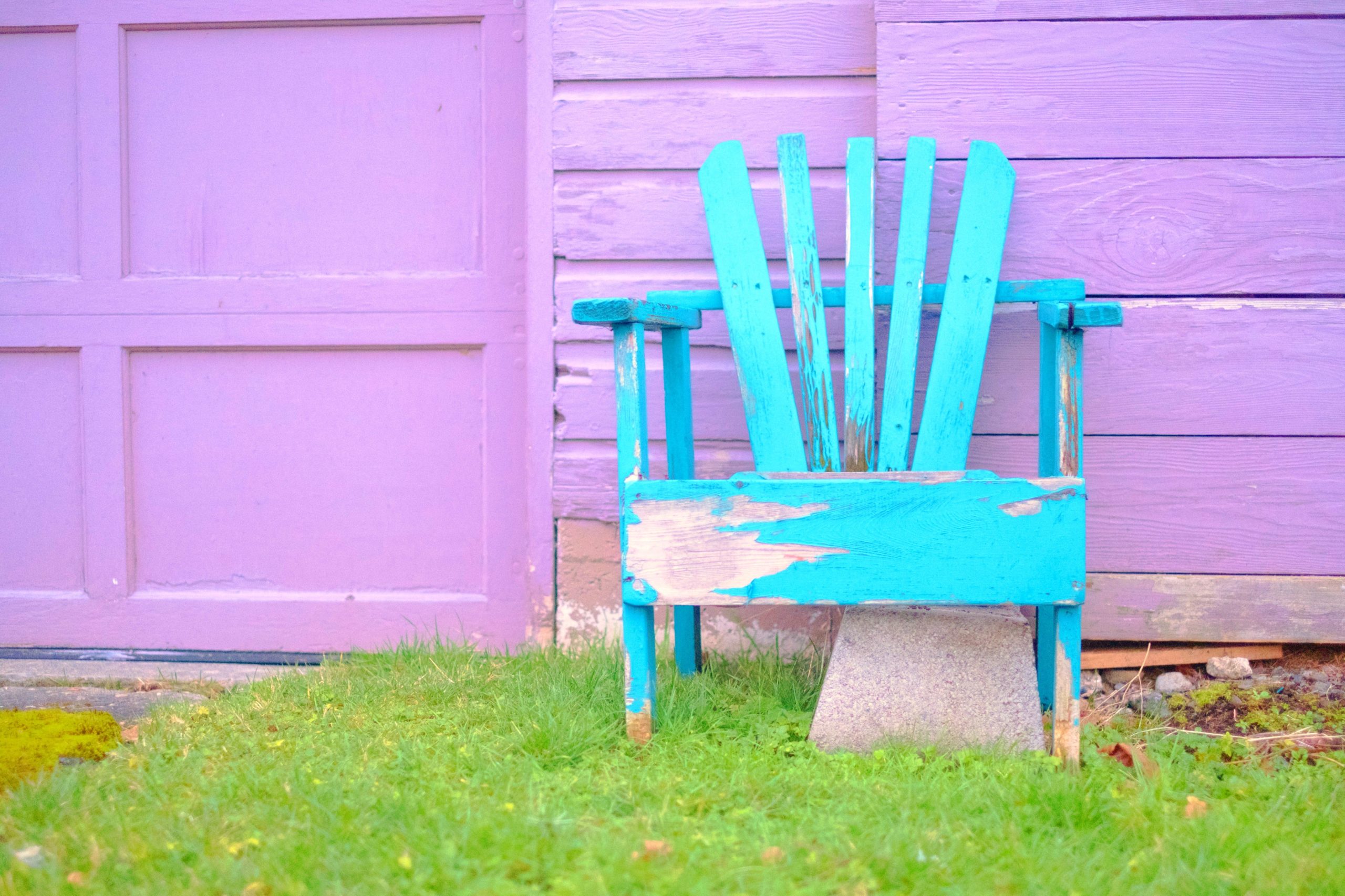 <img src="blue.jpg" alt="blue chair against purple house"/> 
