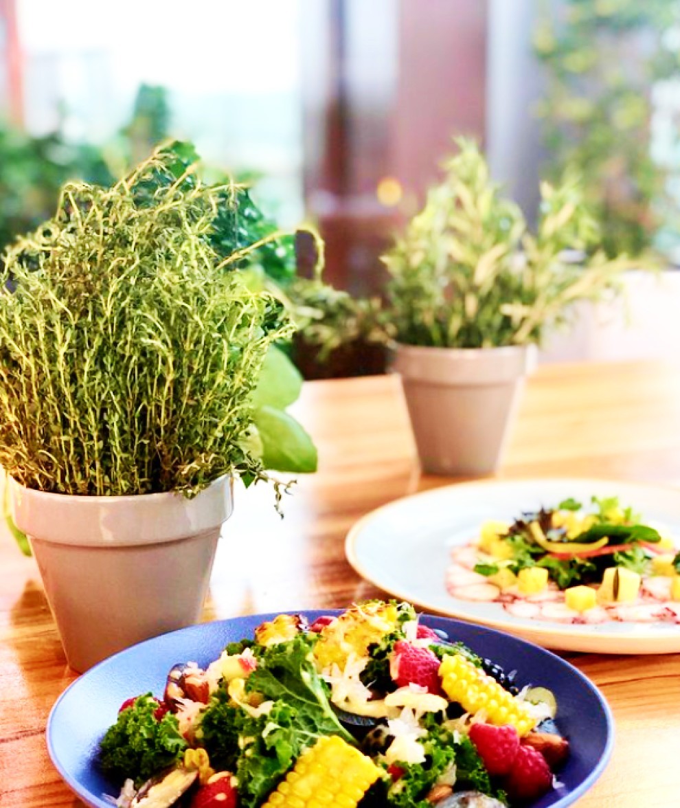 <img src="kale.jpg" alt="kale salad at the azura lounge"/> 