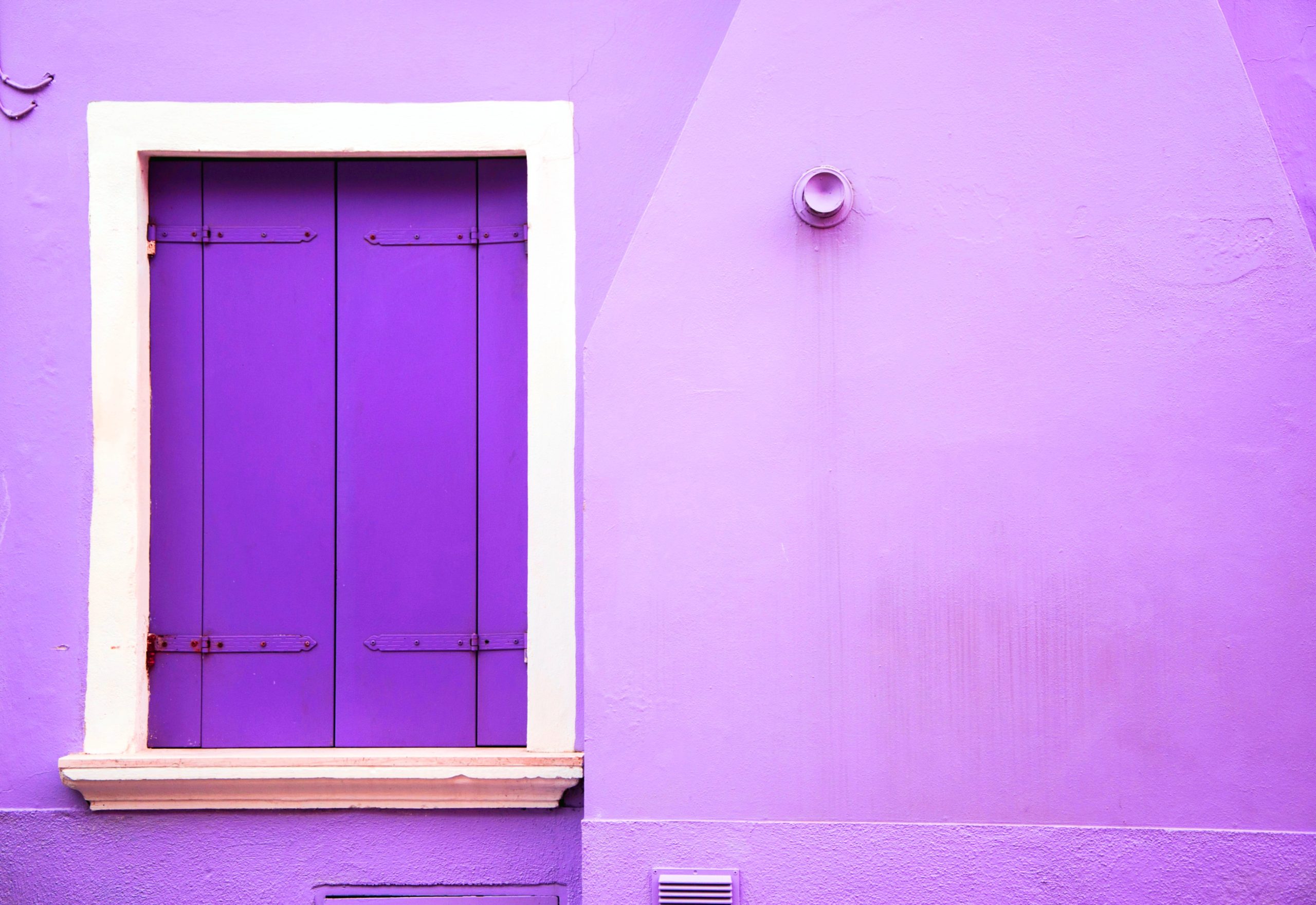 <img src="purple.jpg" alt="instagrammable purple house in london"/> 