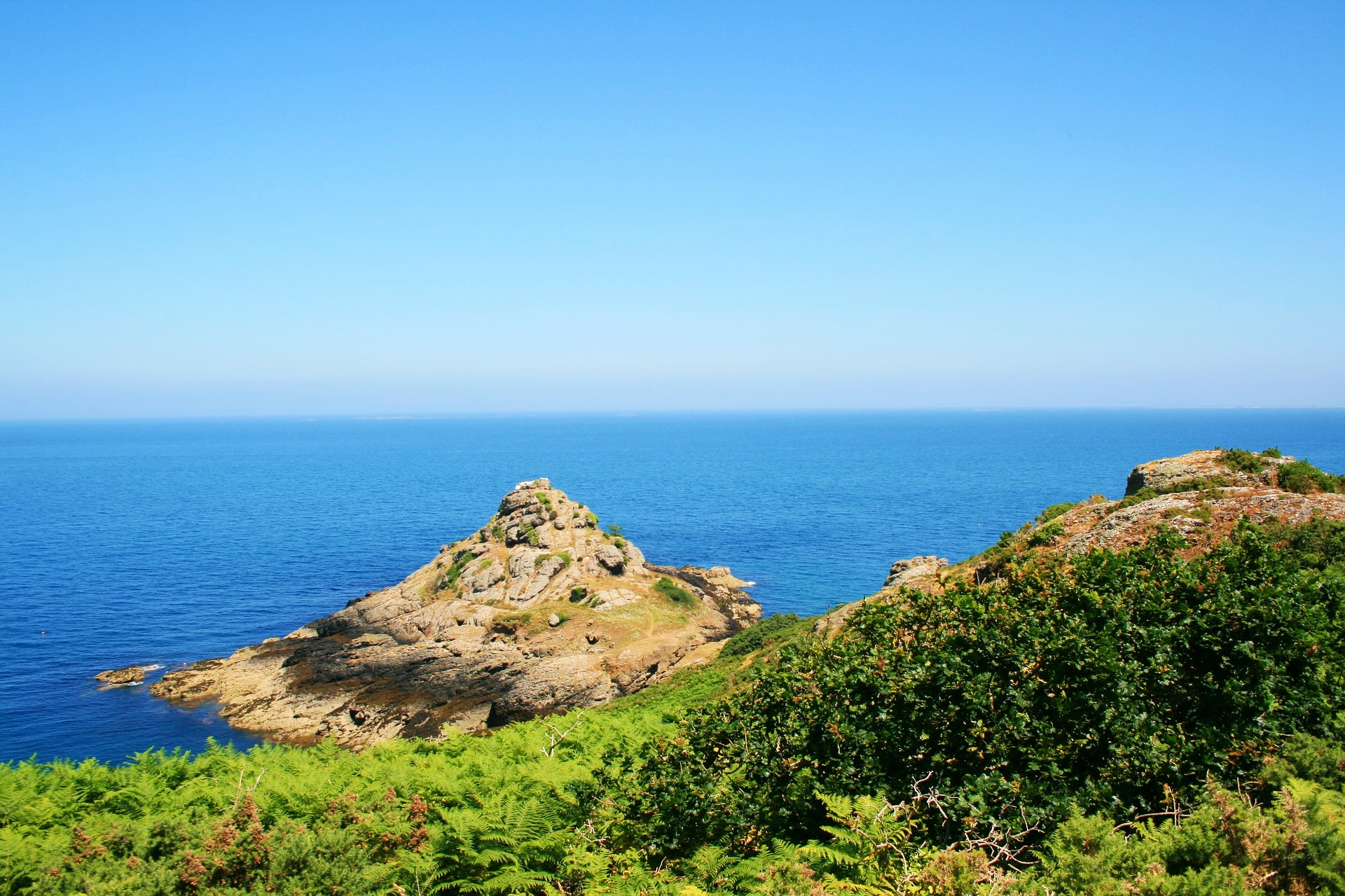 <img src="breathtaking.jpg" alt="breathtaking sea cliffs in Jersey"/> 