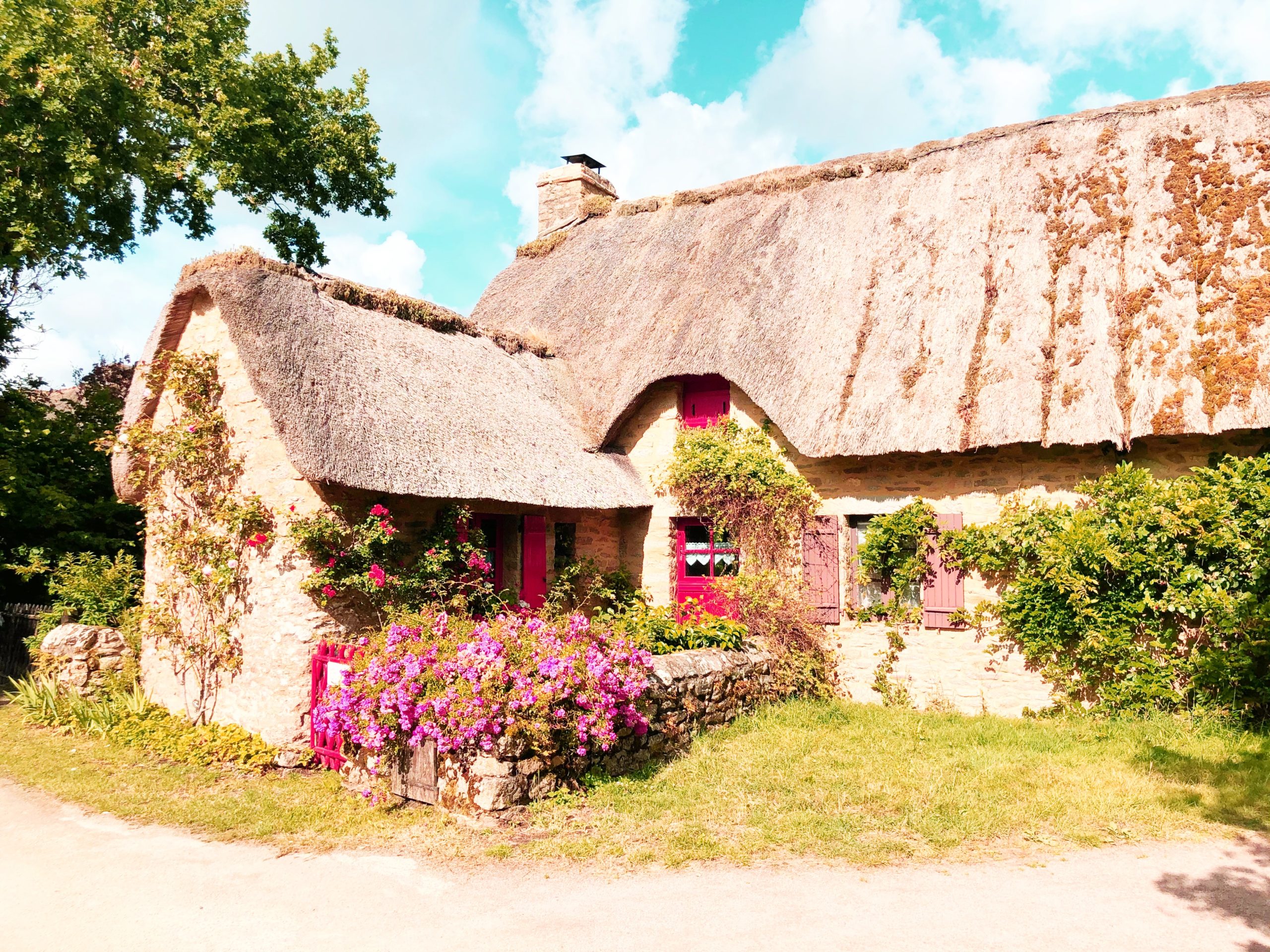 <img src="gorgeous.jpg" alt="gorgeous large cottage for remote workers"/> 