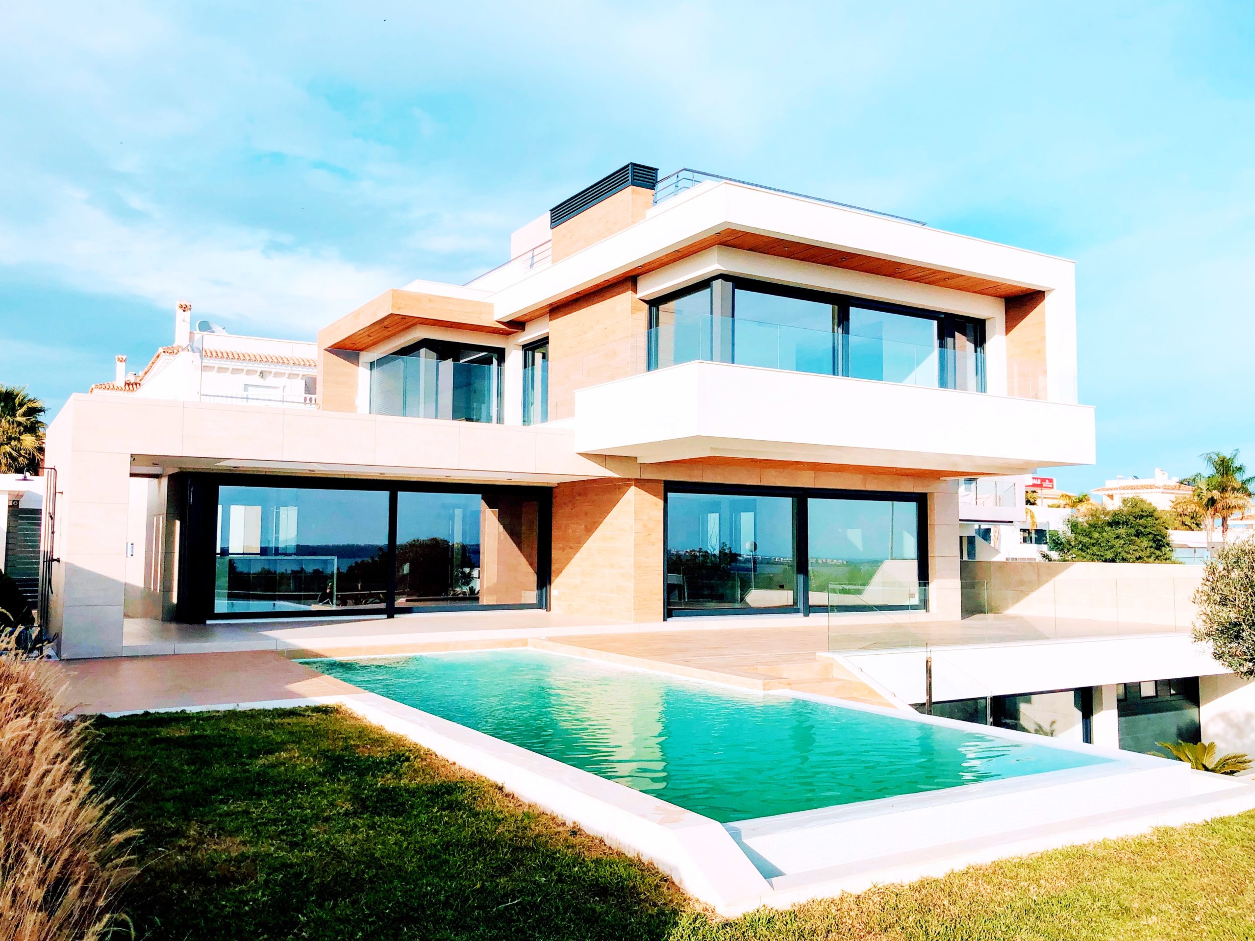 <img src="large.jpg" alt="large modern house with pool"/> 