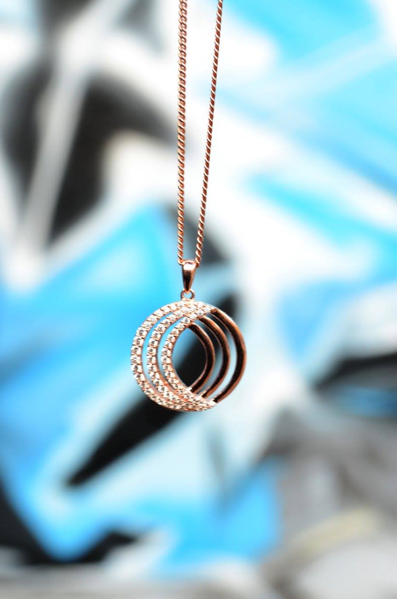<img src="beautiful.jpg" alt="beautiful crystal necklace biggest summer jewellery trends"/> 