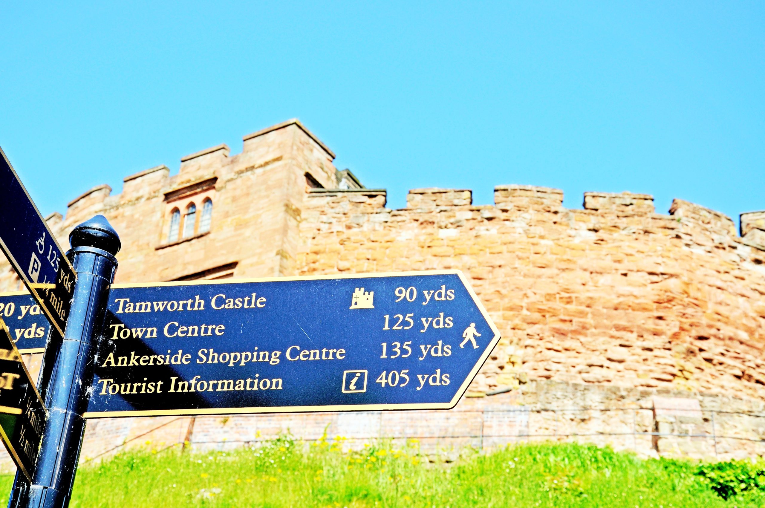 <img src="directions.jpg" alt="directions to beautiful tamworth castle"/> 