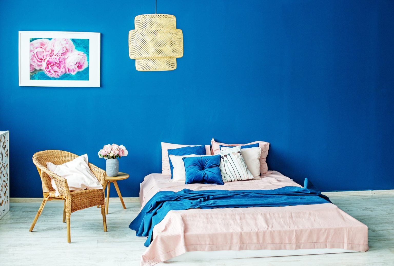 5 Bold Bedroom Decor Ideas Using Eclecticism Faded Spring