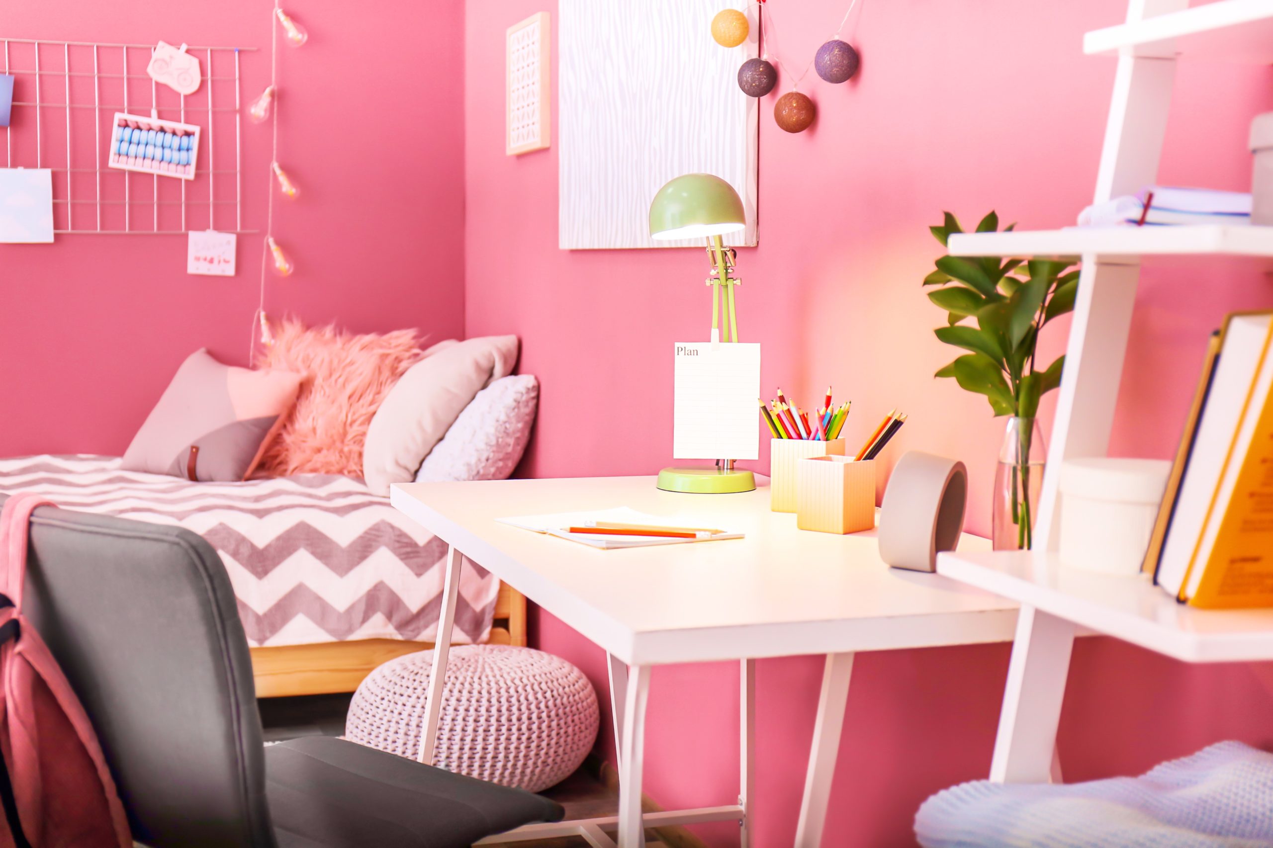 <img src="brightjpg" alt="bright fuschia pink bedroom"/> 