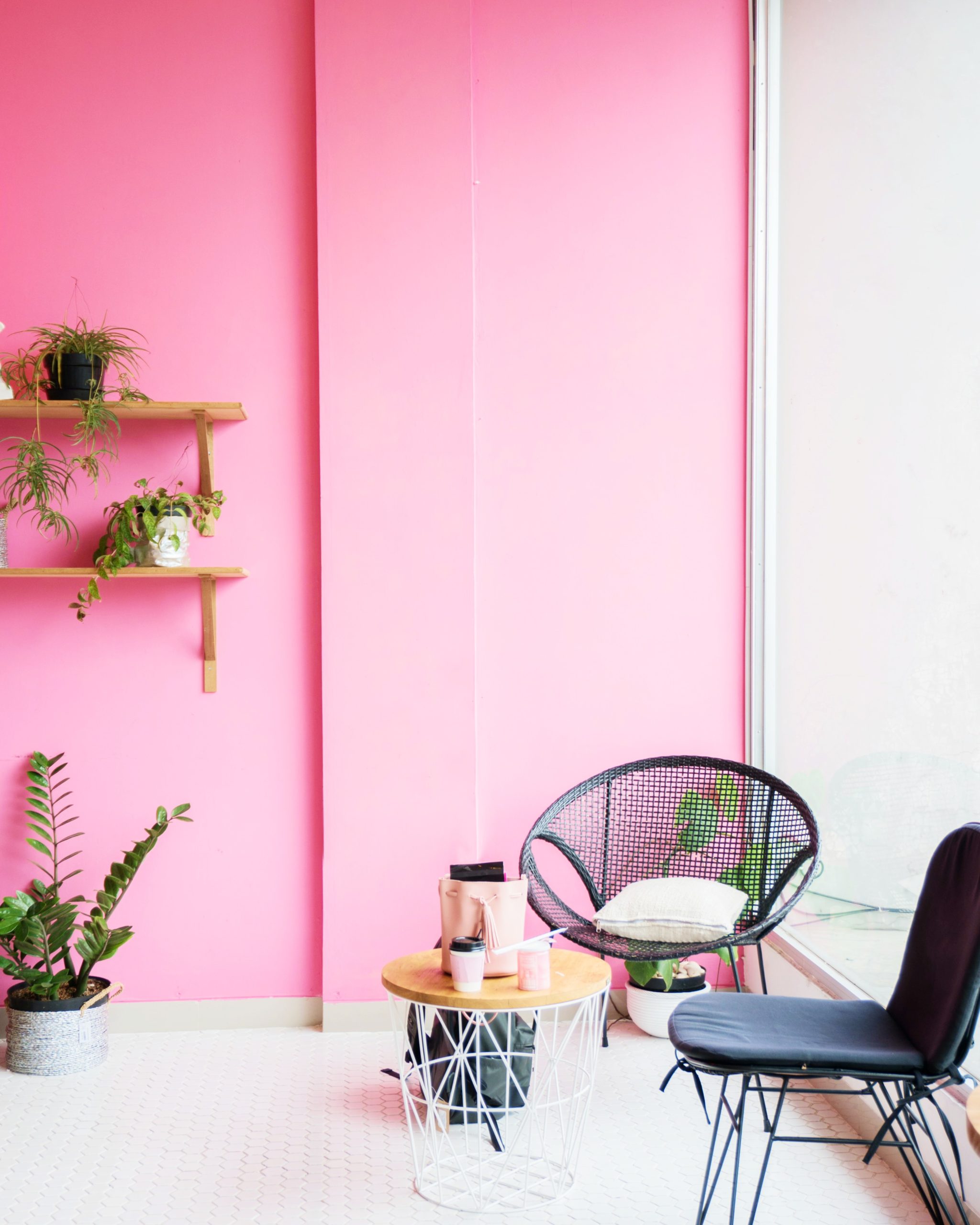 <img src="pink.jpg" alt="pink room with wicker chairs"/> 
