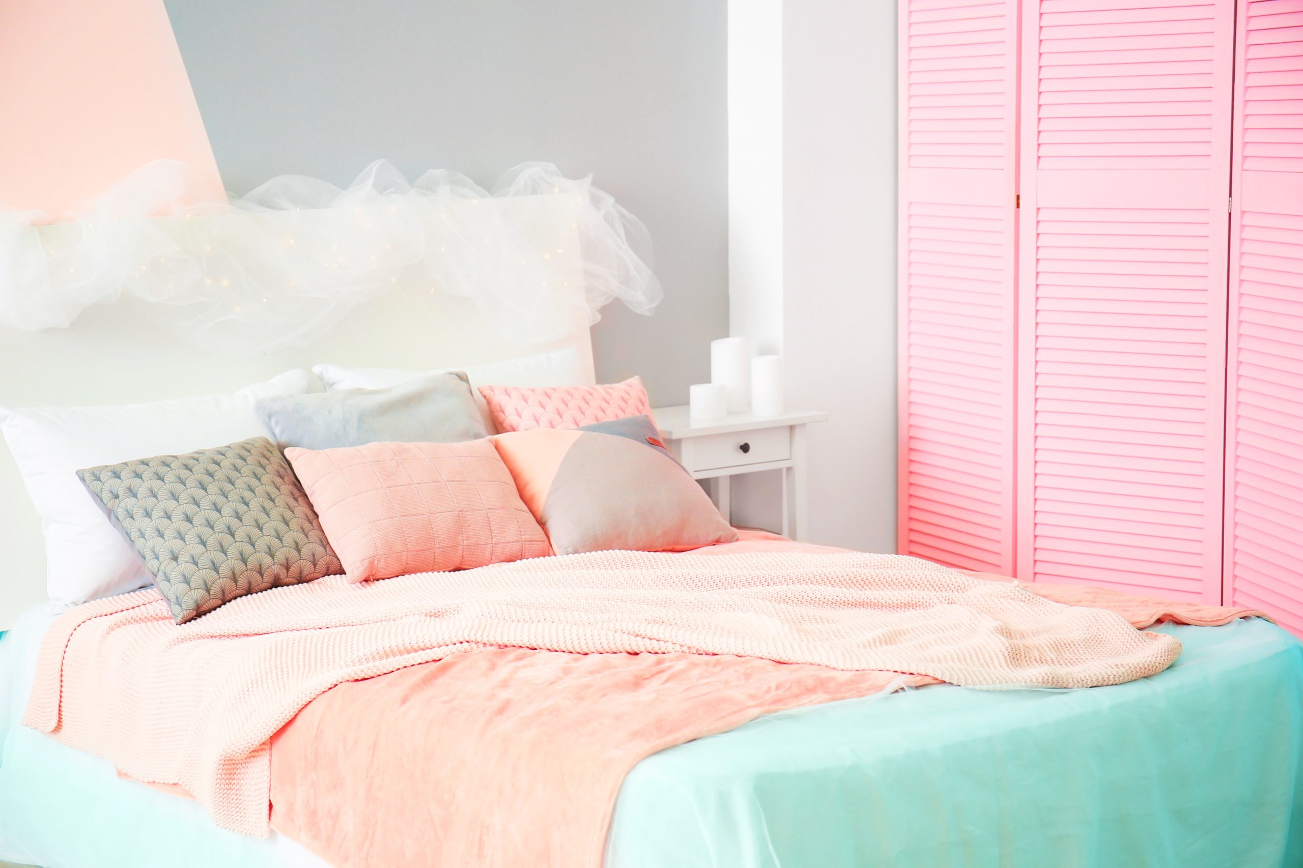 <img src="pastel.jpg" alt="pastel pink and blue cute bed"/> 