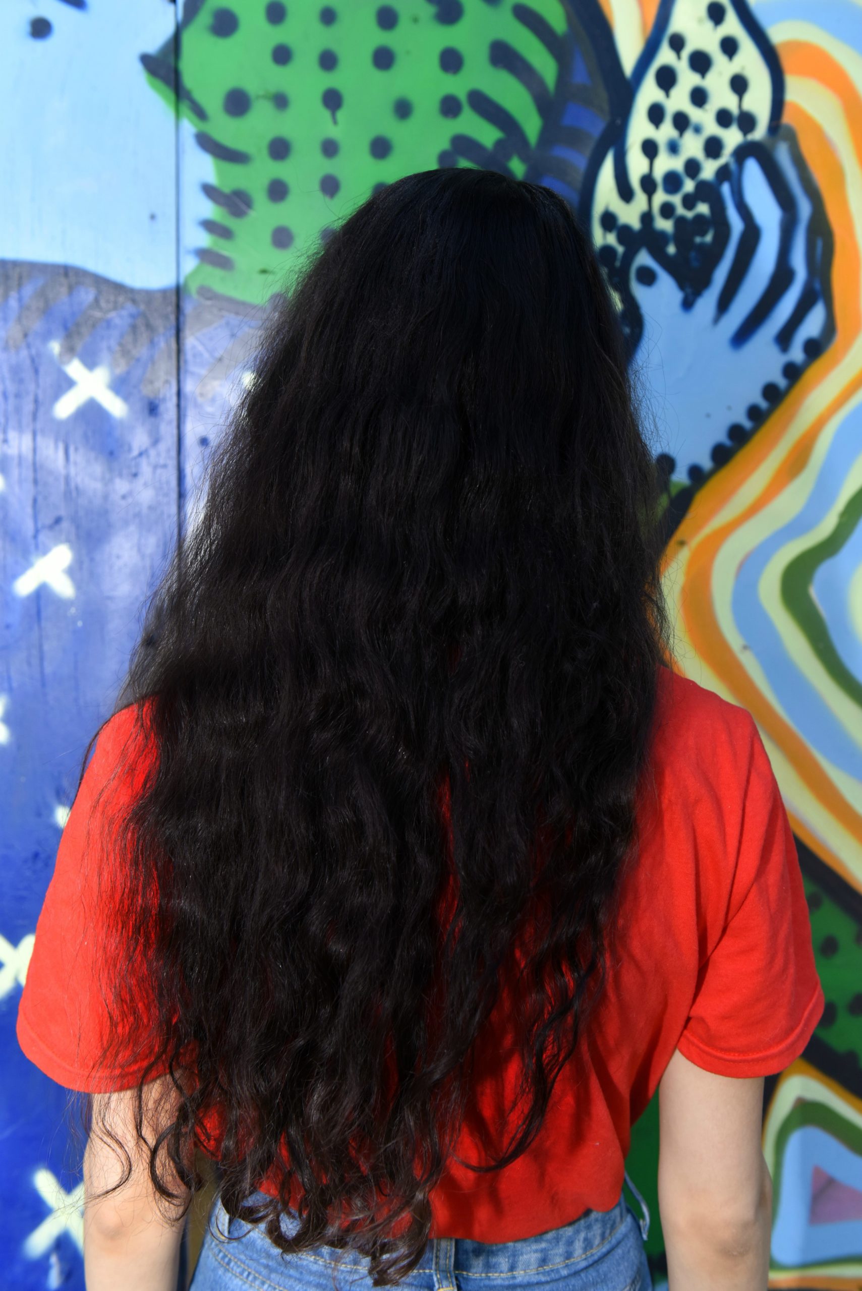 <img src="ana.jpg" alt="ana long curly thick hair after salon"/> 