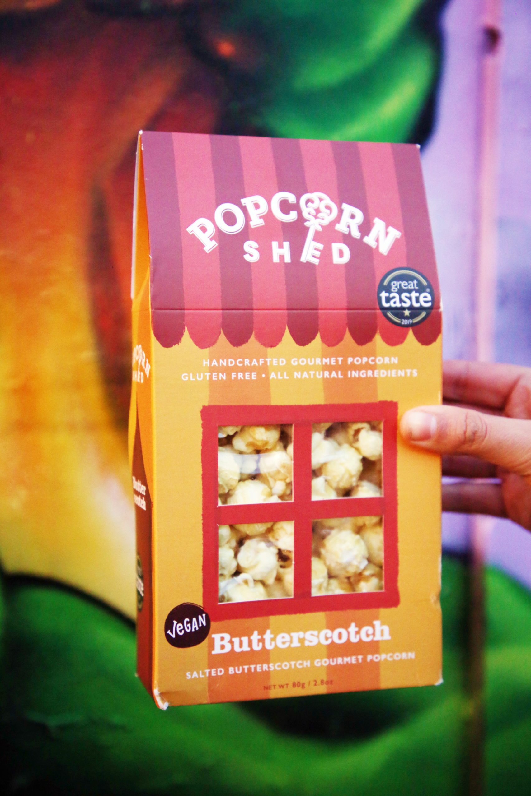 <img src="popcorn.jpg" alt="popcorn shed colourful christmas gift"/> 