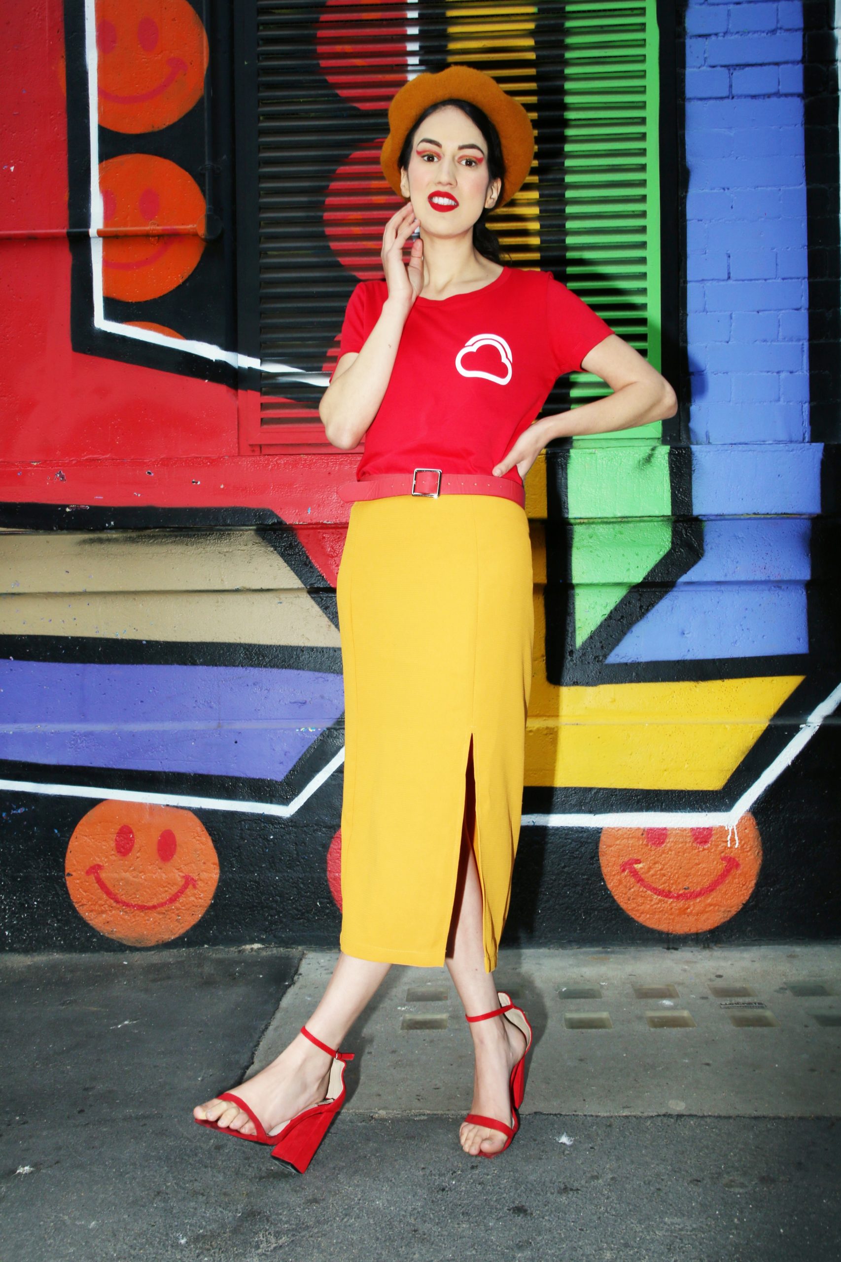 <img src="ana.jpg" alt="ana in yellow split skirt and red shoes"/> 