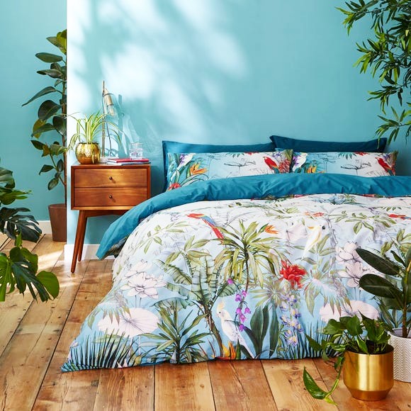 <img src="tropical.jpg" alt="tropical themed bedroom reflect personality"/> 