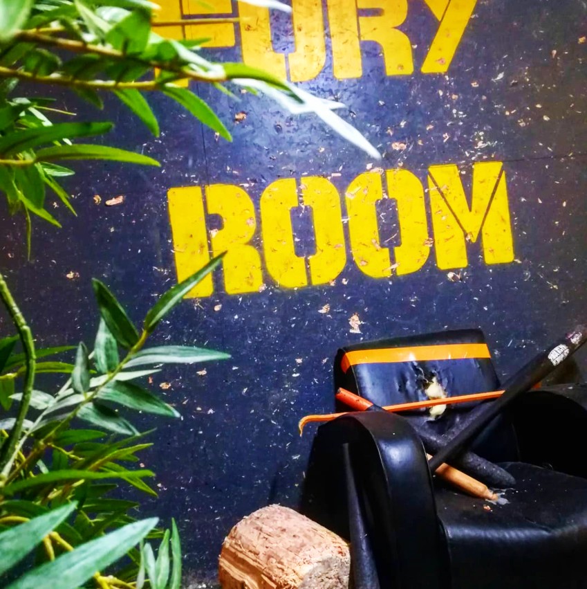 <img src="fury.jpg" alt="fury room unique date ideas paris"/> 