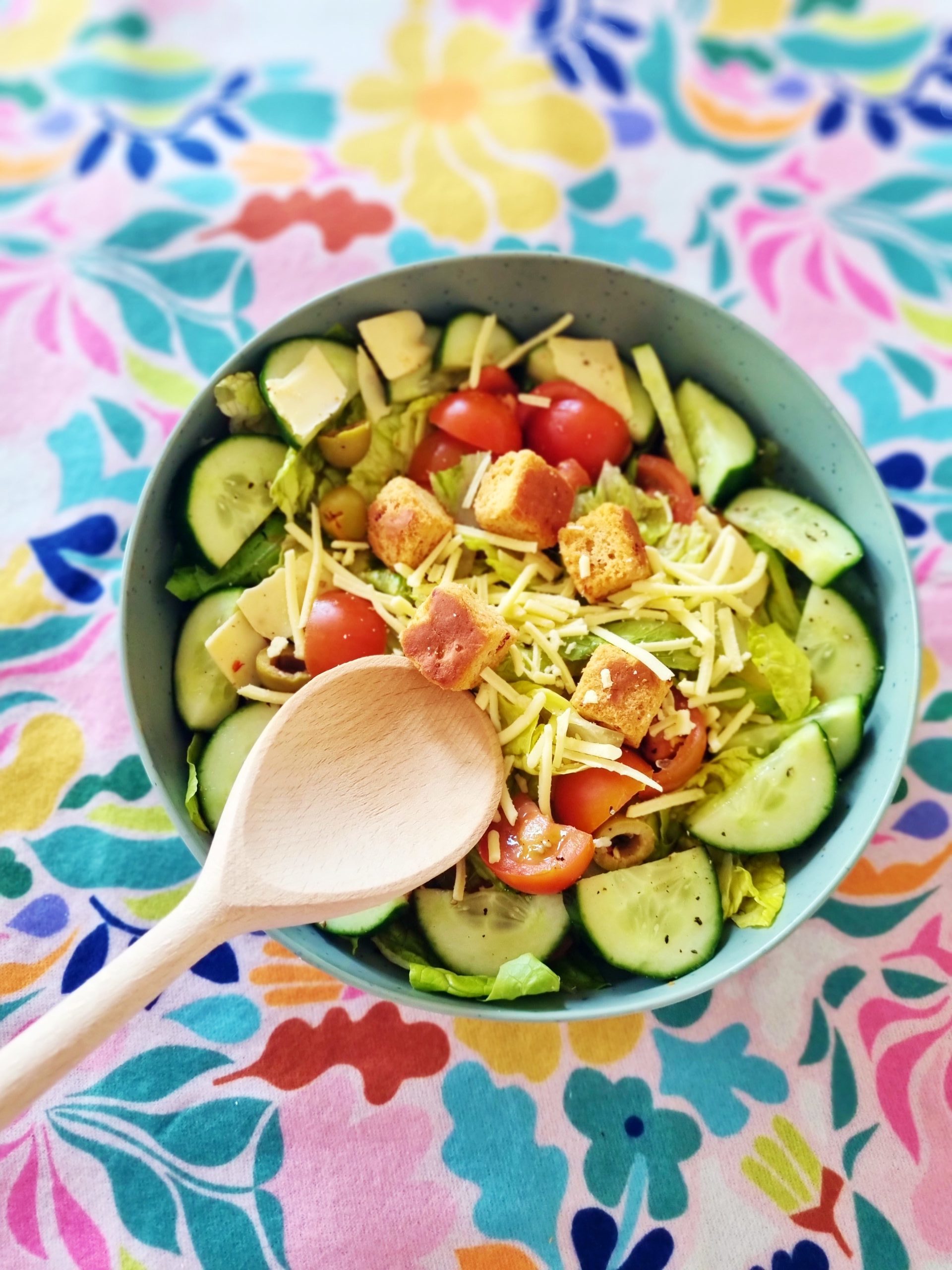 <img src="veggie.jpg" alt="veggie cheese salad in green bowl"/> 