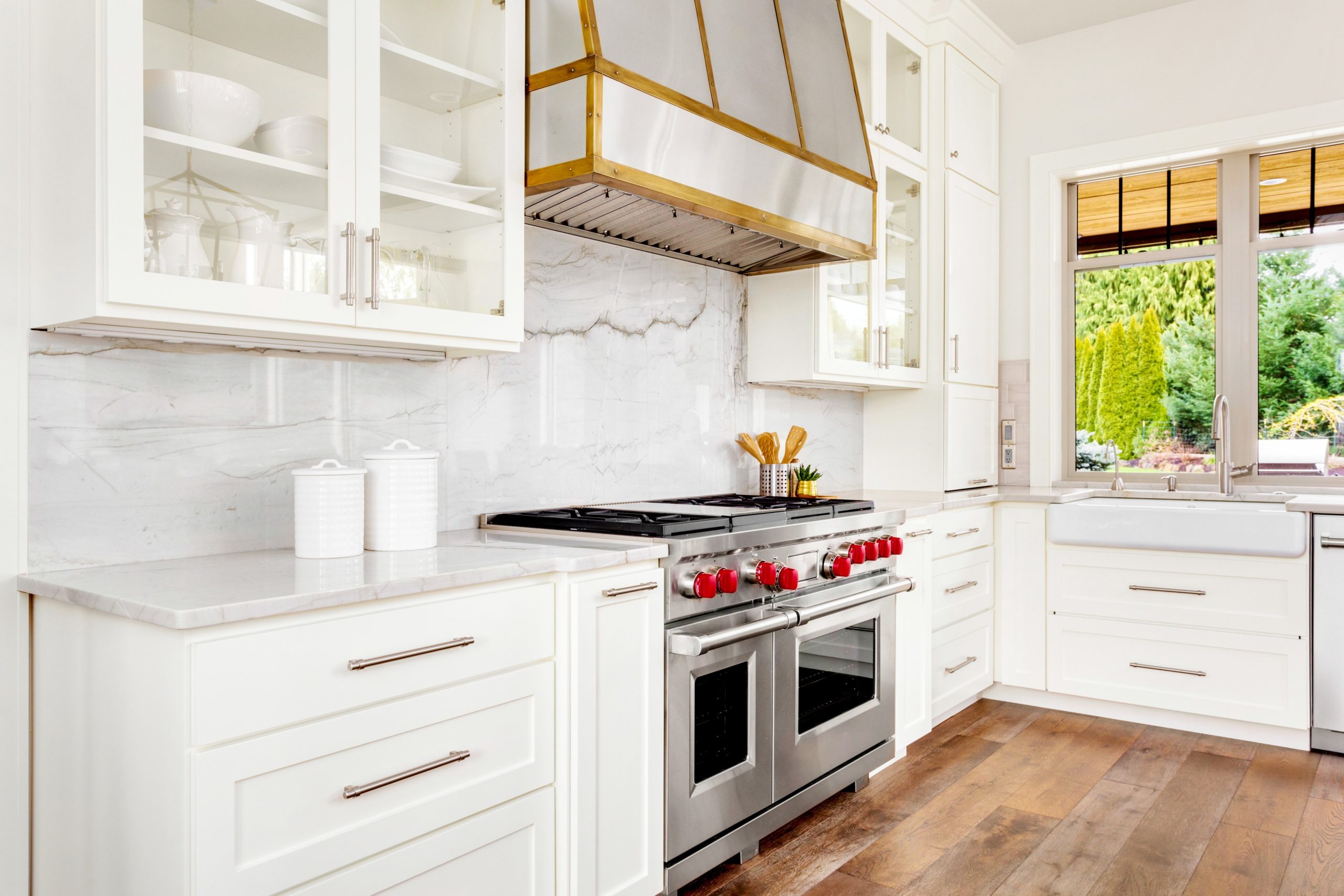 <img src="white.jpg" alt="white glass kitchen cabinets"/> 