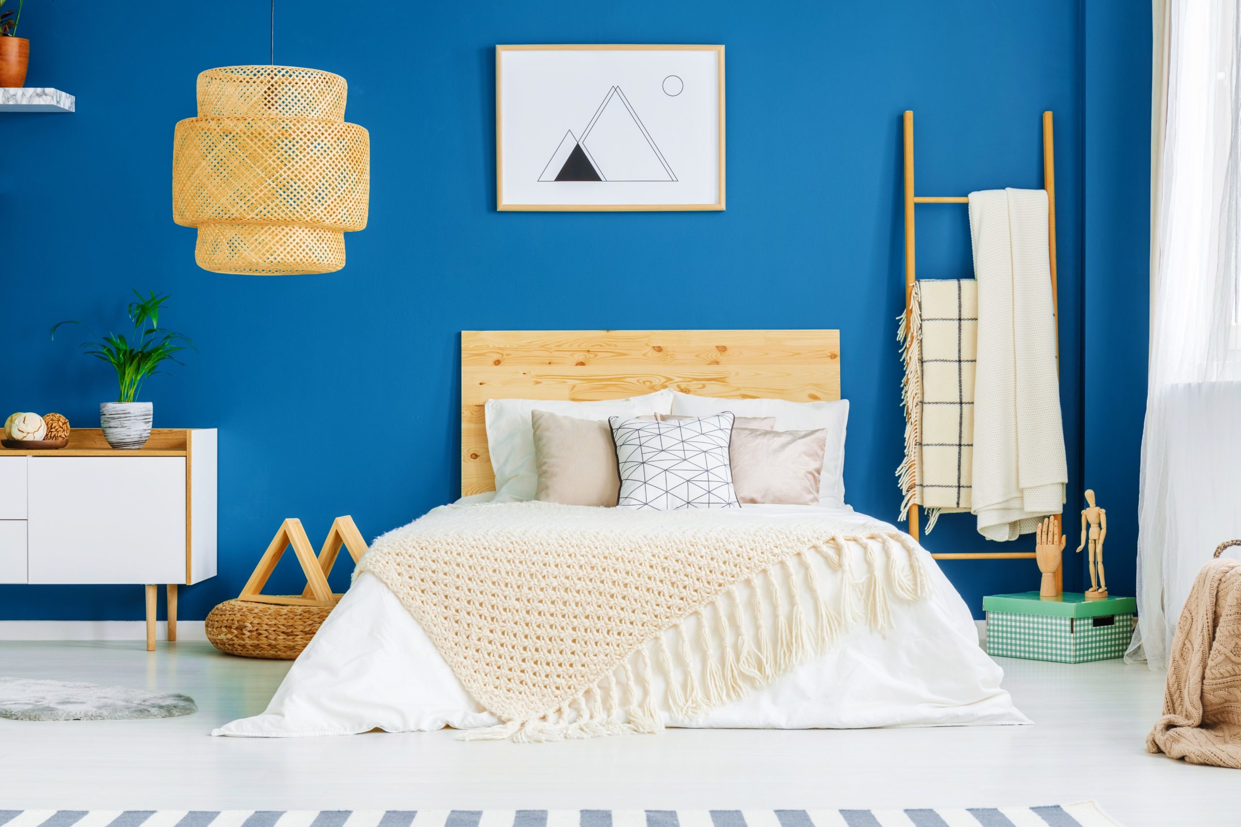 <img src="blue.jpg" alt="blue dreamy bedroom interior design"/> 