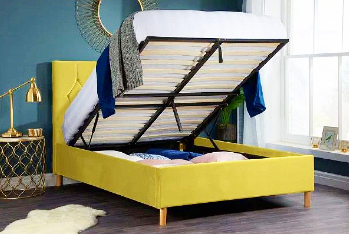 <img src="yellow.jpg" alt="yellow ottomanbed in blue room"/> 