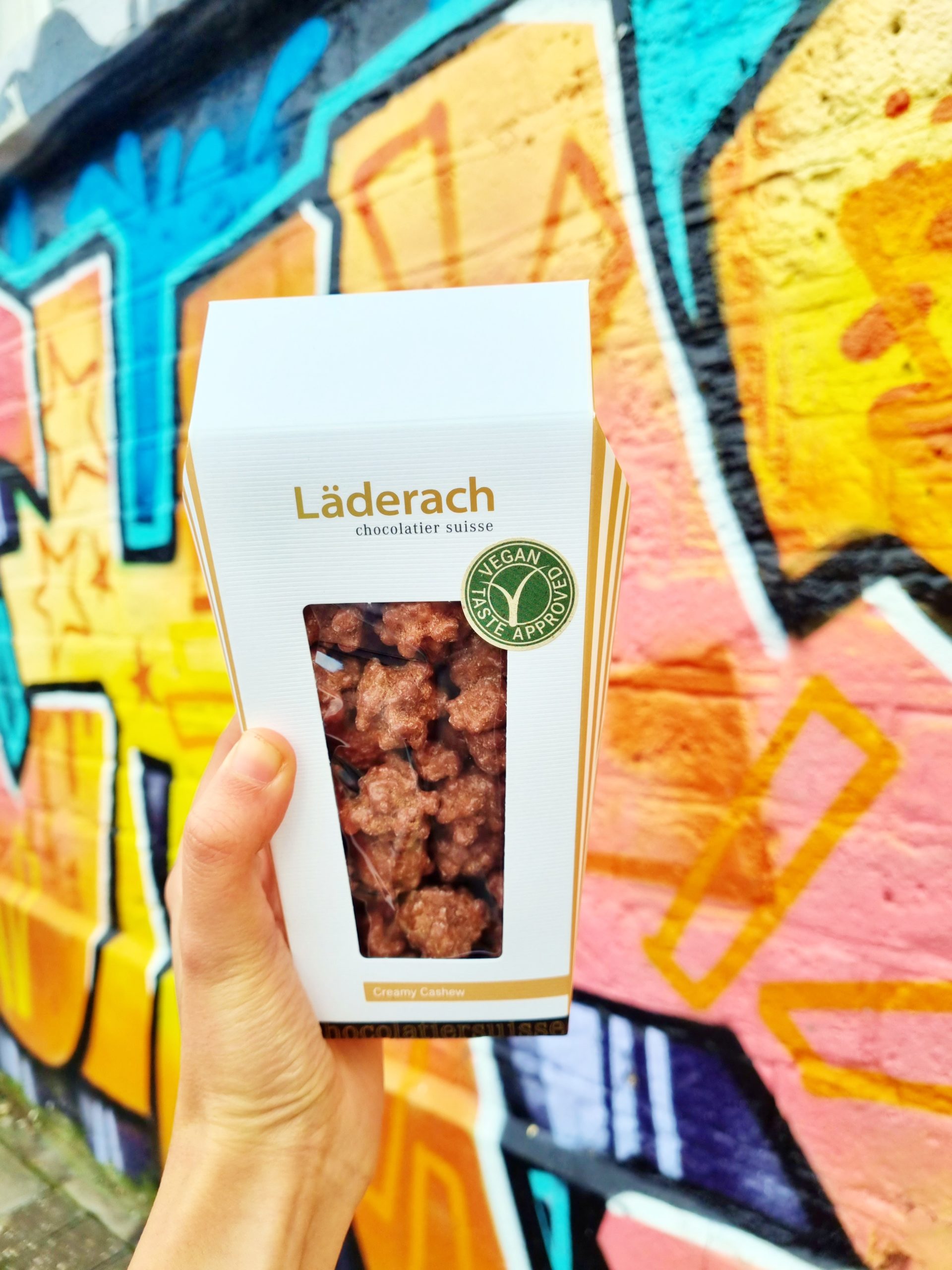 <img src="laderach.jpg" alt="laderach vegan cashew popcorn"/> 