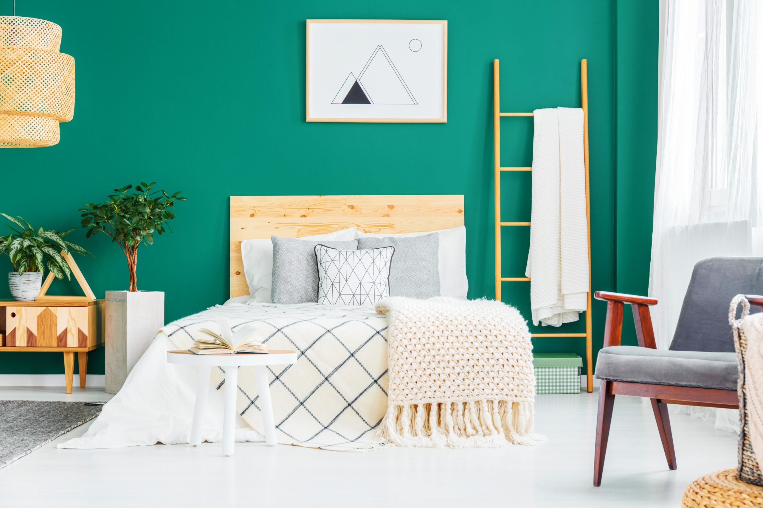 <img src="green.jpg" alt="green colourful bedroom trends"/> 