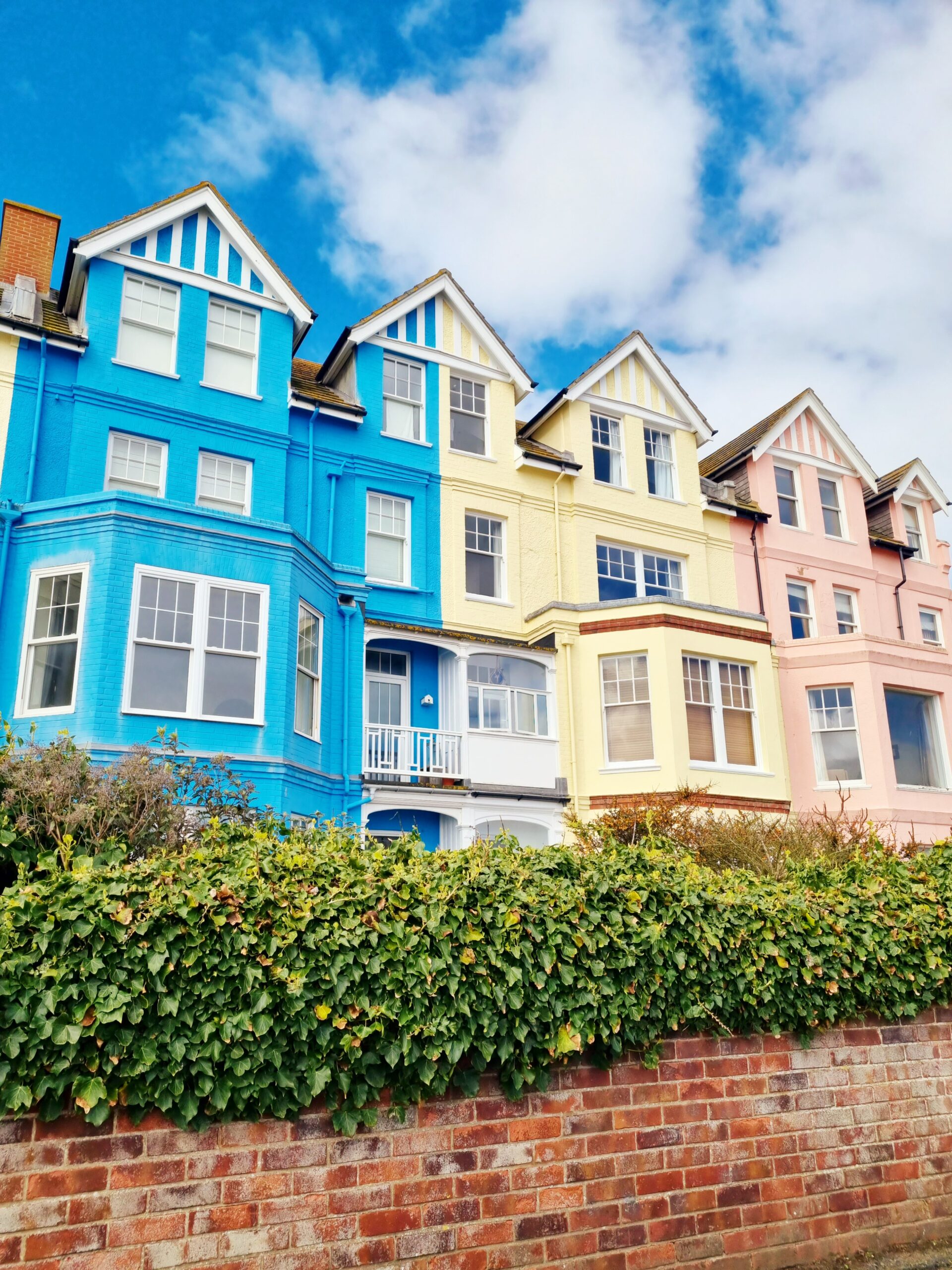 <img src="pastel.jpg" alt="pastel villas date ideas Aldeburgh"/>