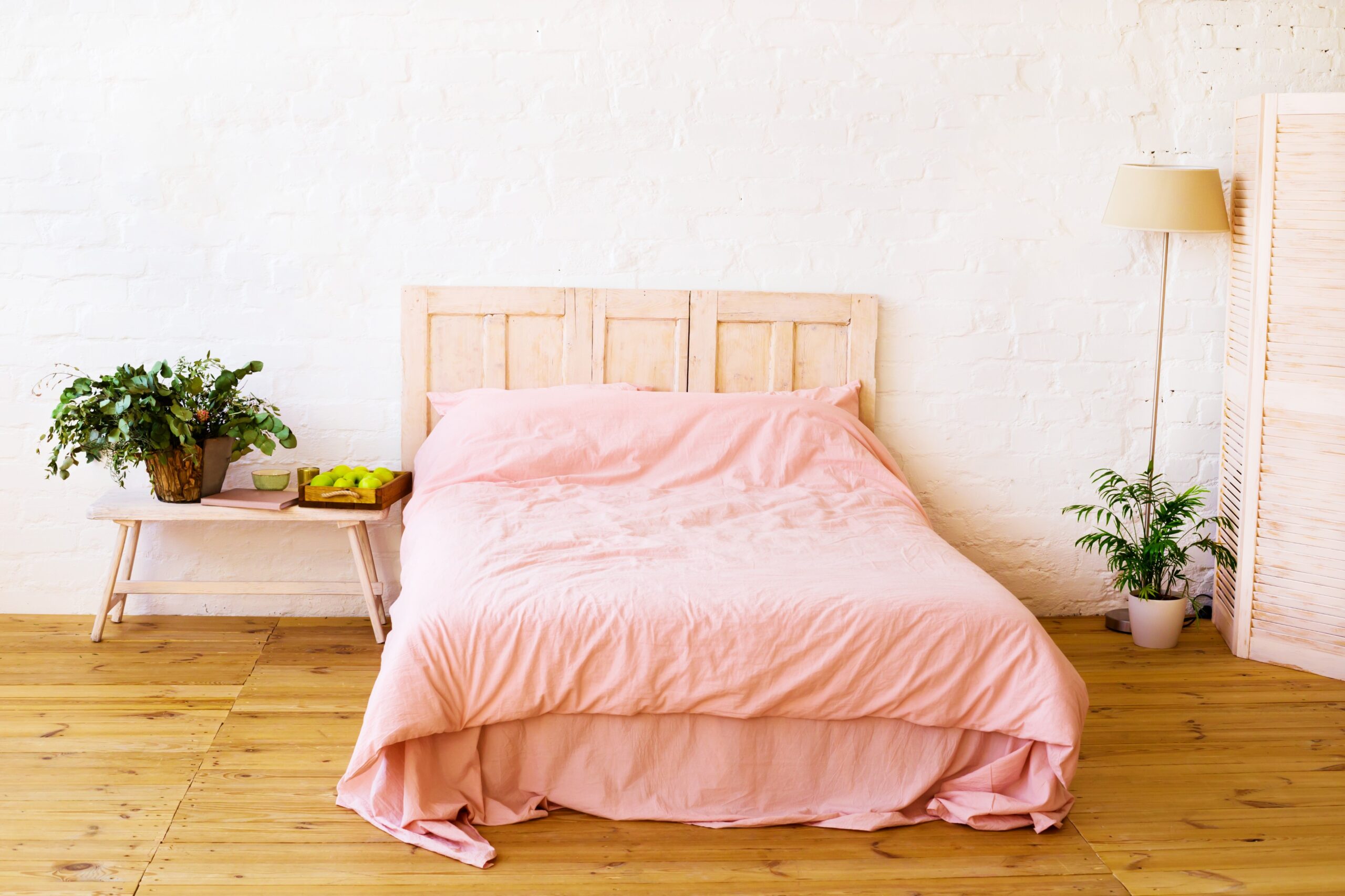 <img src="simple.jpg" alt="simple colourful bedroom trends"/> 