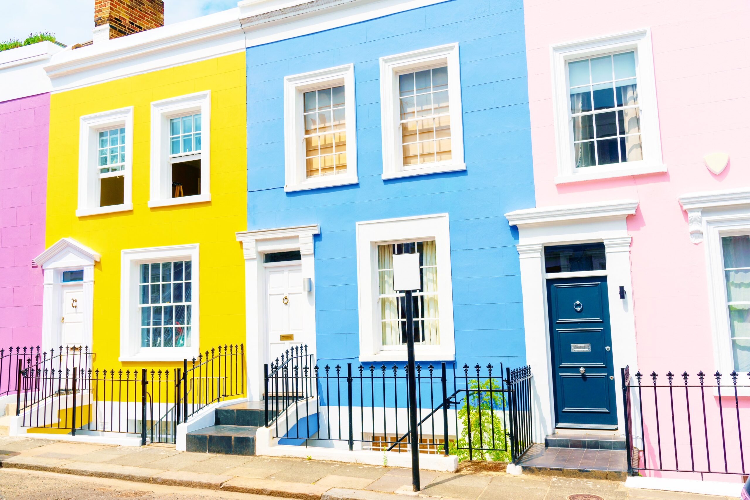 <img src="colourful.jpg" alt="colourful dream home in Notting Hill"/>